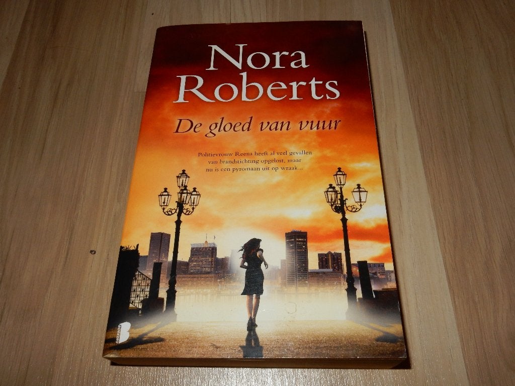 Boek: De gloed van vuur. – Nora Roberts, te koop., Ophalen of Verzenden, Zo goed als nieuw, Nora Roberts, Amerika