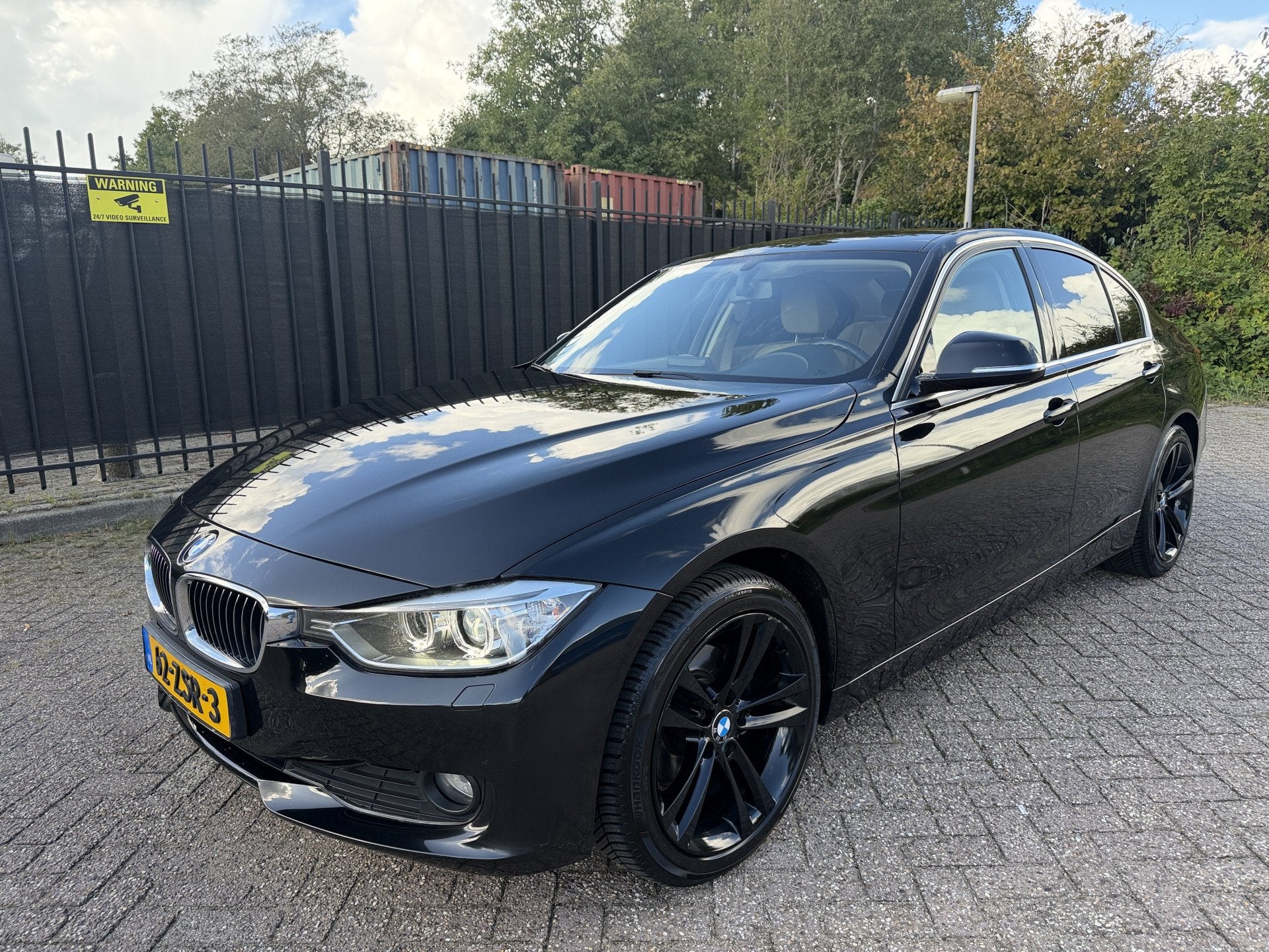 BMW 3-serie 316i Upgrade Edition Leer/Navi/Cruise/PDC, Auto's, 1360 kg, Euro 5, Gebruikt, Beige