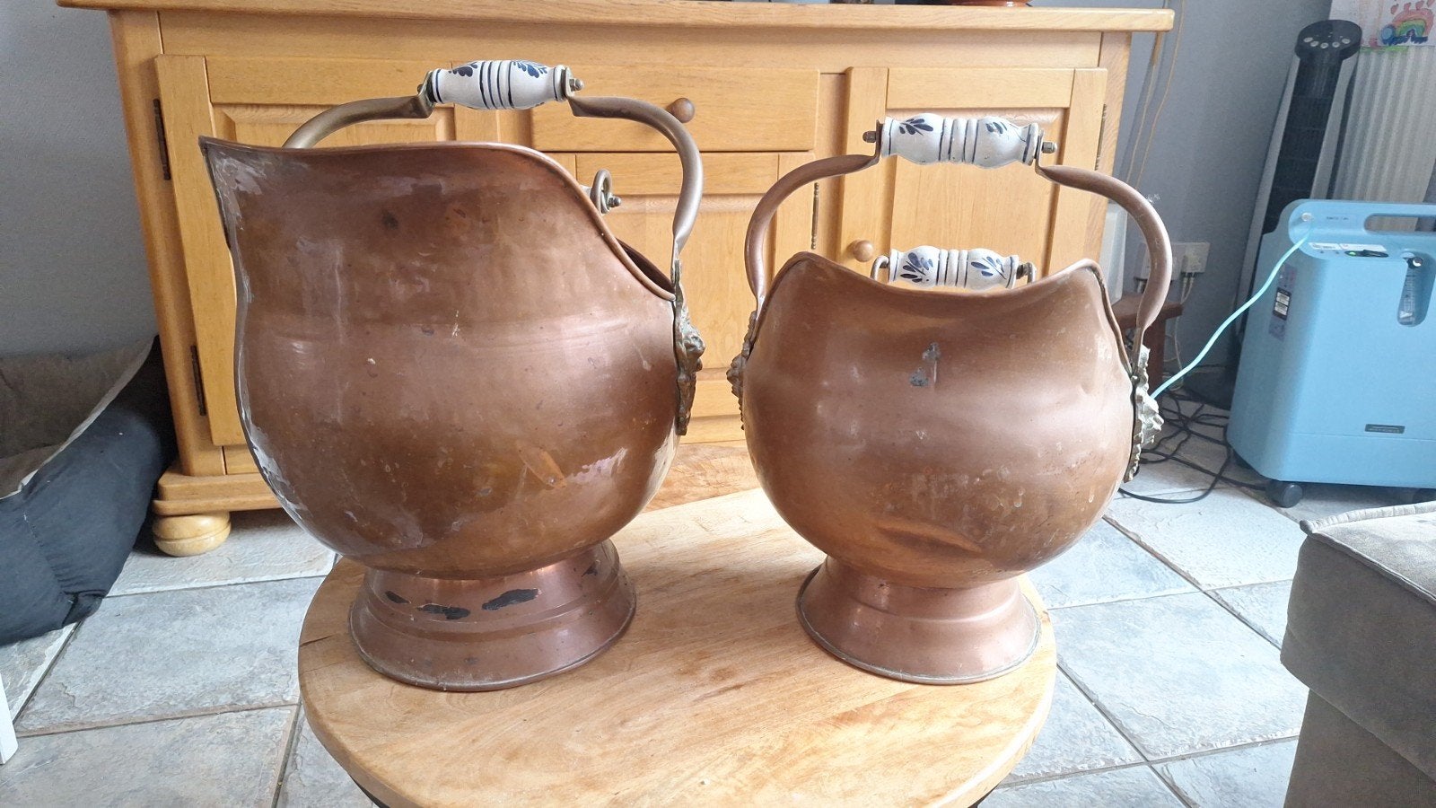 Antieke koperen kolenemmer met porseleinen handvatten, Ophalen of Verzenden, Koper