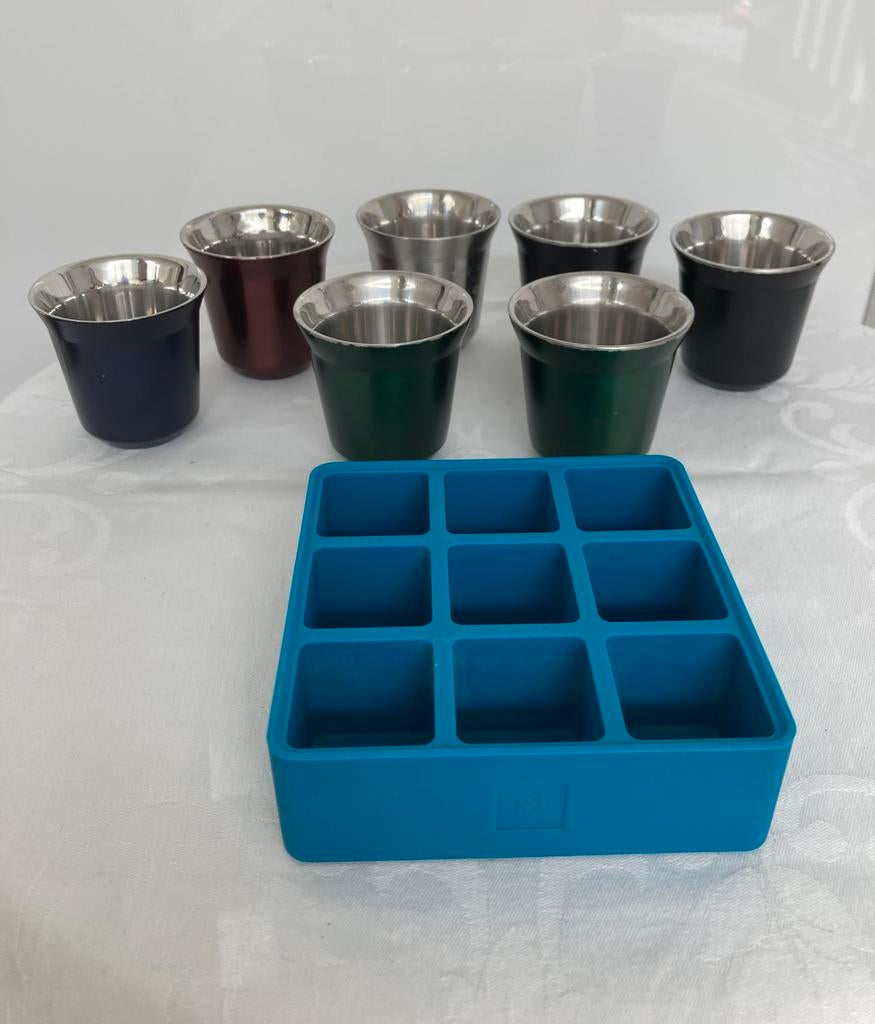 NESPRESSO PIXIE COLL 7 espresso mokjes met ijsblokjesvorm, Ophalen of Verzenden, Gebruikt
