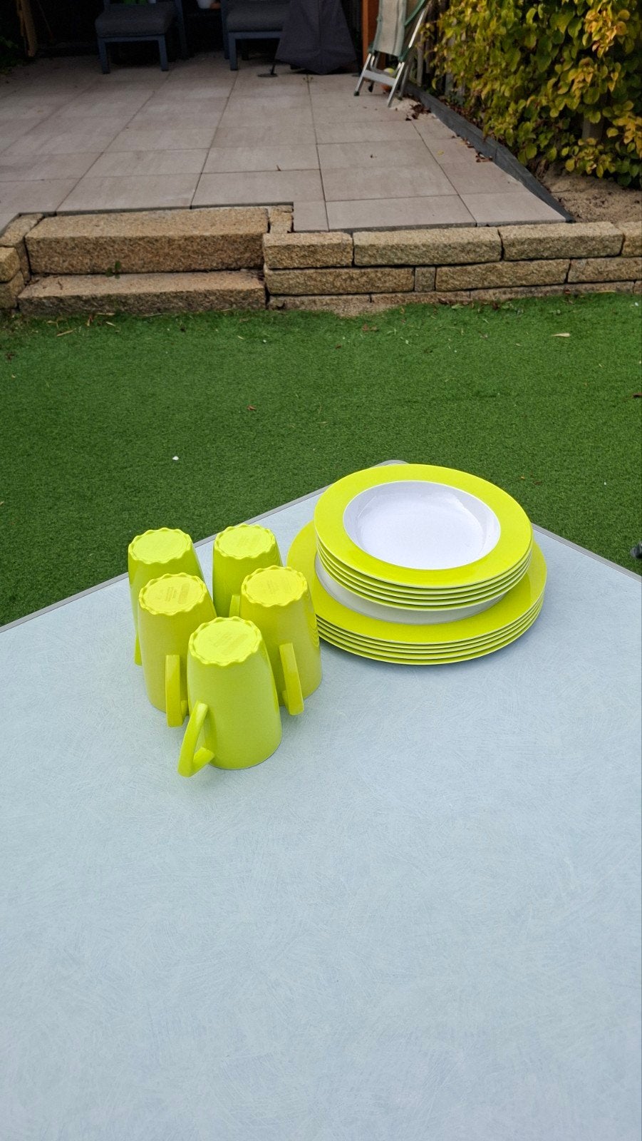 Mapal Felgroen servies set - 5 borden en 5 mokken, Caravans en Kamperen, Ophalen of Verzenden, Gebruikt