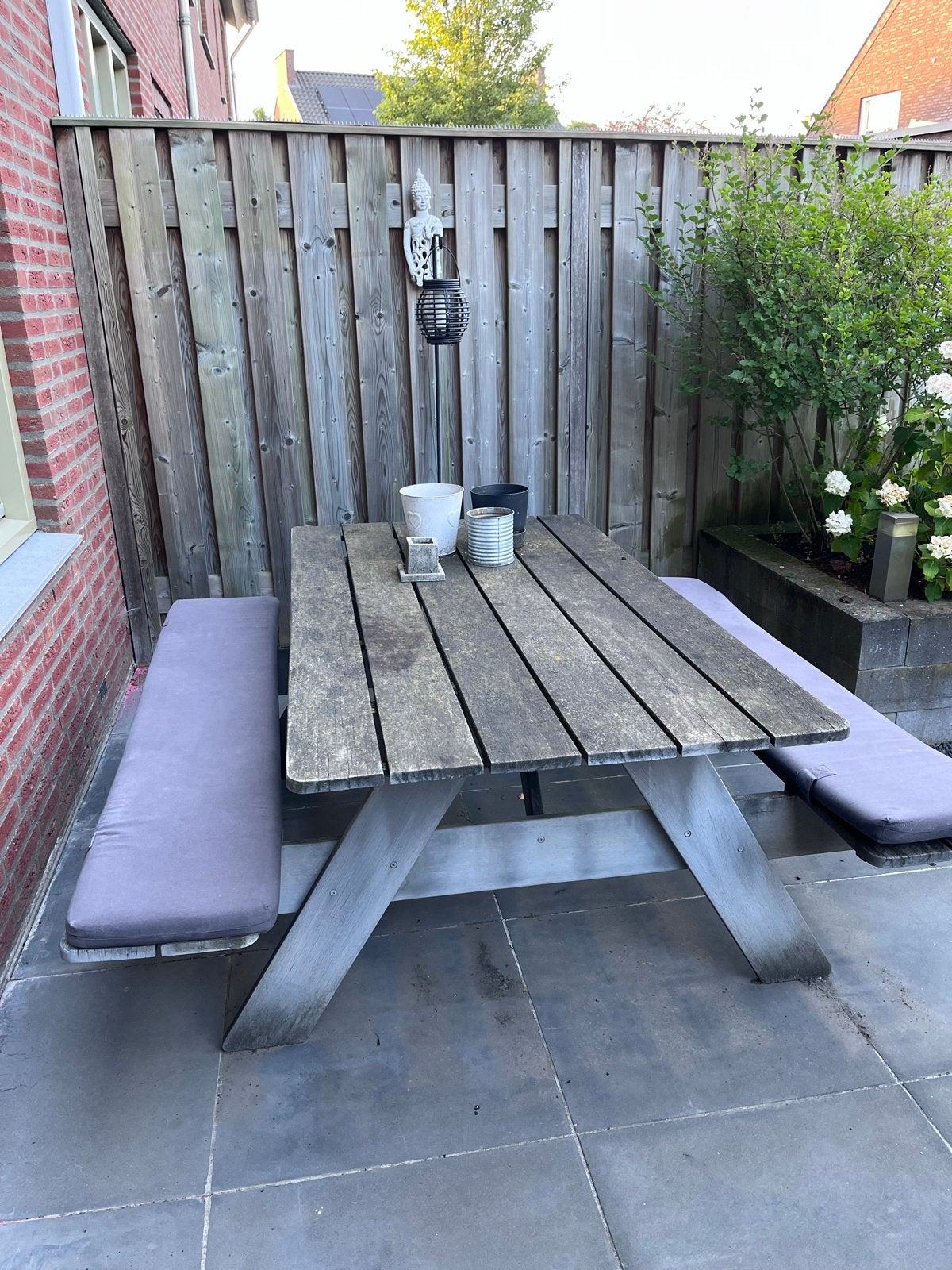 Robuuste houten picknicktafel met bankjes en kussens, Ophalen, Gebruikt, Rechthoekig, Hout