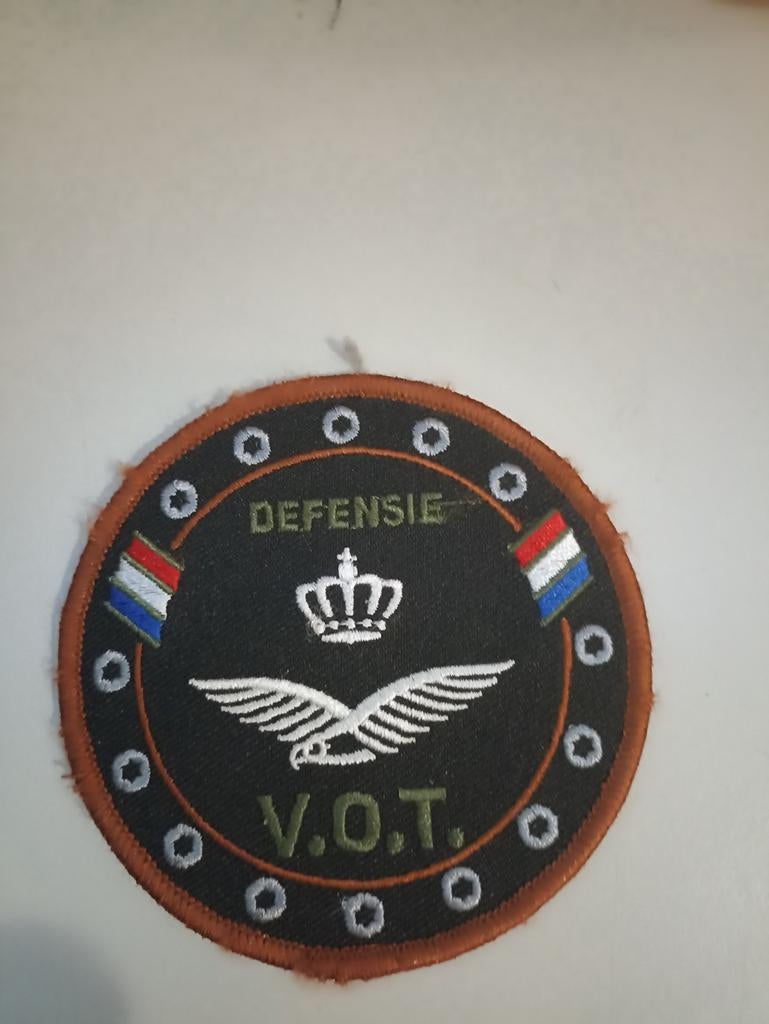 Defensie V.O.T. embleem, Verzenden