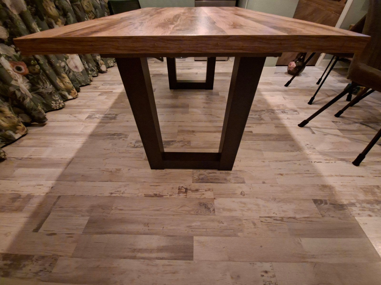 robuuste eettafel  met 4 stoelen 160/90, Huis en Inrichting, Ophalen, Zo goed als nieuw