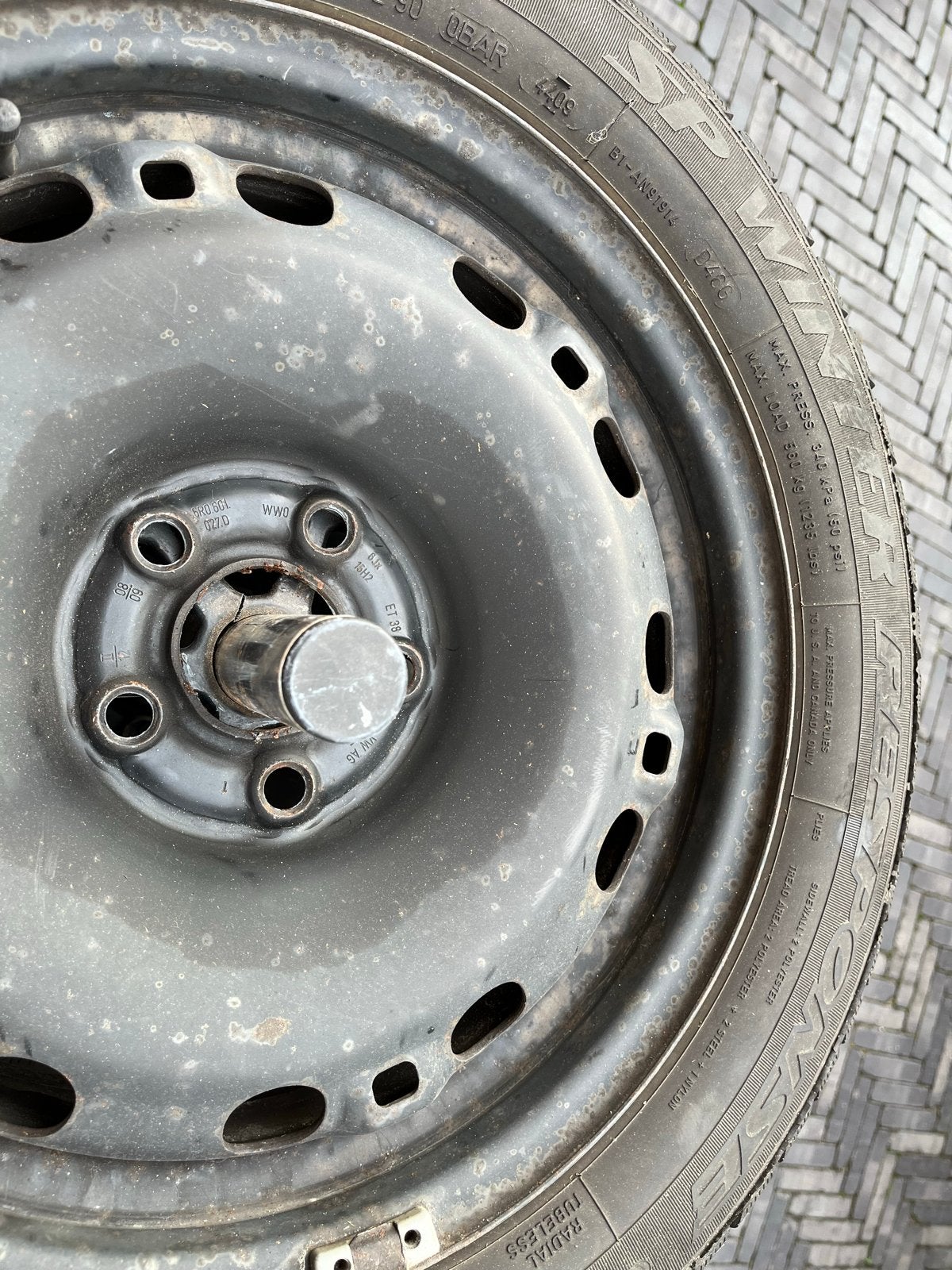 Stalen velgen VW Polo met winterbanden, Ophalen, Gebruikt