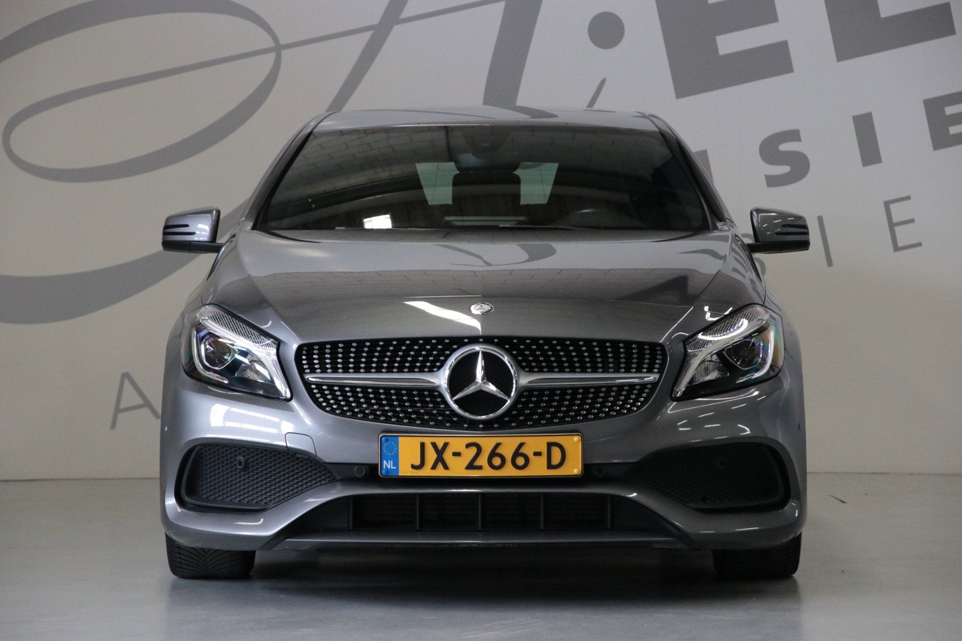 Mercedes-Benz A-klasse 180 AMG-styling/NAP/ Origineel NL, Gebruikt, 4 cilinders, Leder en Stof, 122 pk