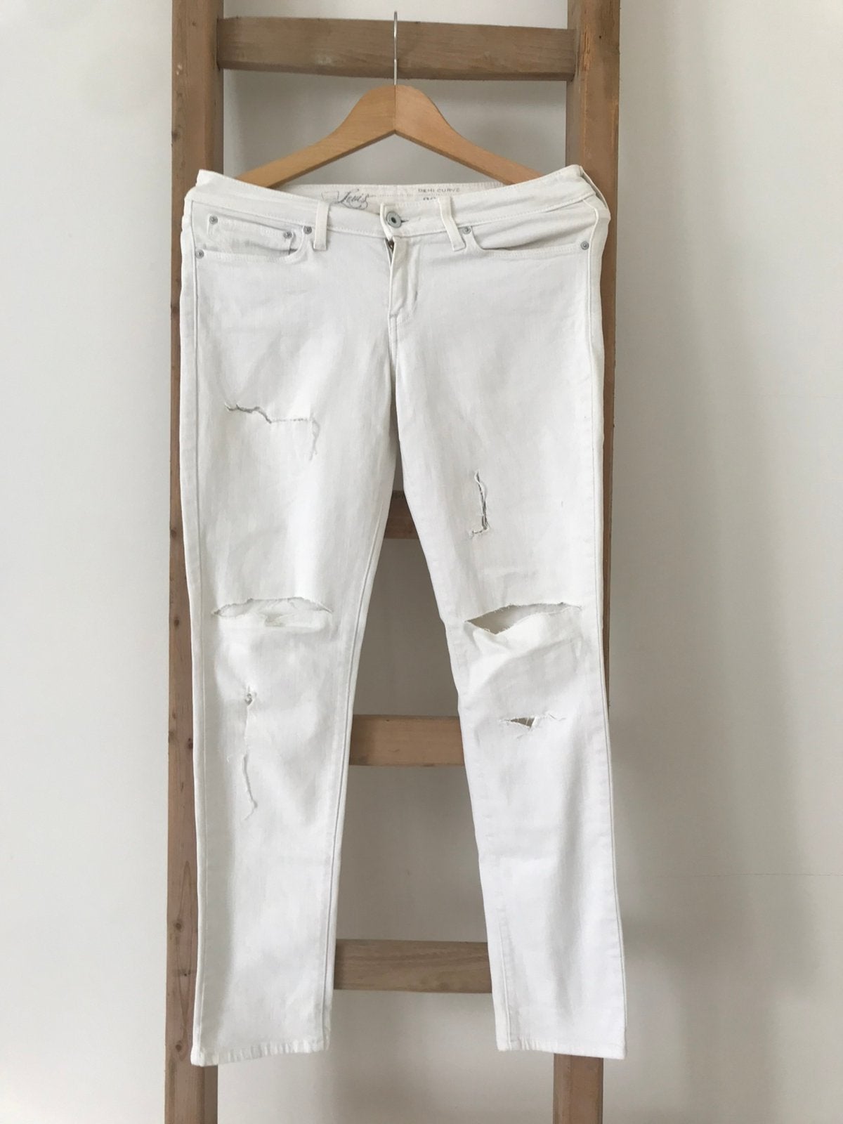 Levi’s dames spijkerbroek maat 28 ecru, Beige, Ophalen of Verzenden, Zo goed als nieuw, Maat 36 (S)
