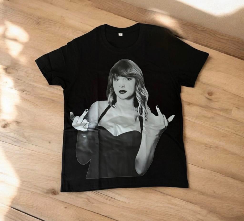 Taylor Swift T-shirt - Helemaal nieuw - Maat S, Kleding | Dames, T-shirts, Zwart, Ophalen of Verzenden, Zo goed als nieuw, Korte mouw
