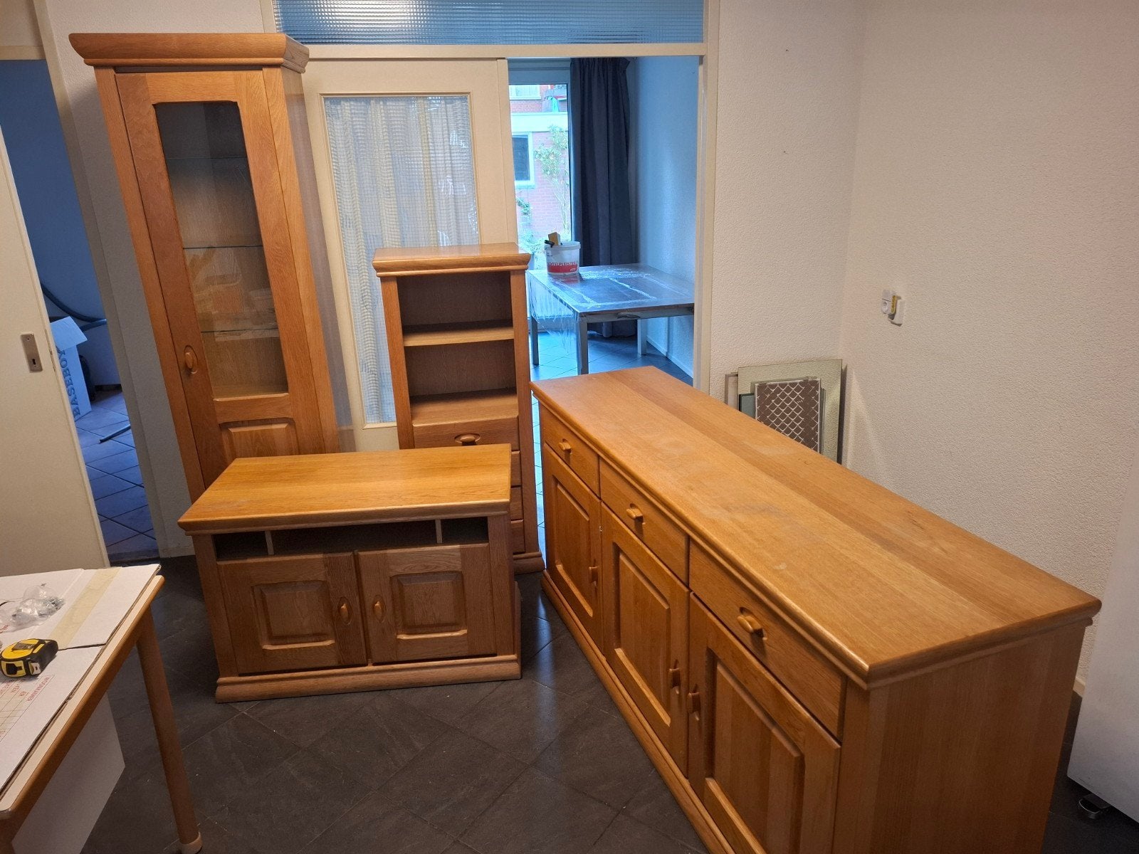 set eikenhouten meubels: dressoir, tv, vitrine, Ophalen, Gebruikt