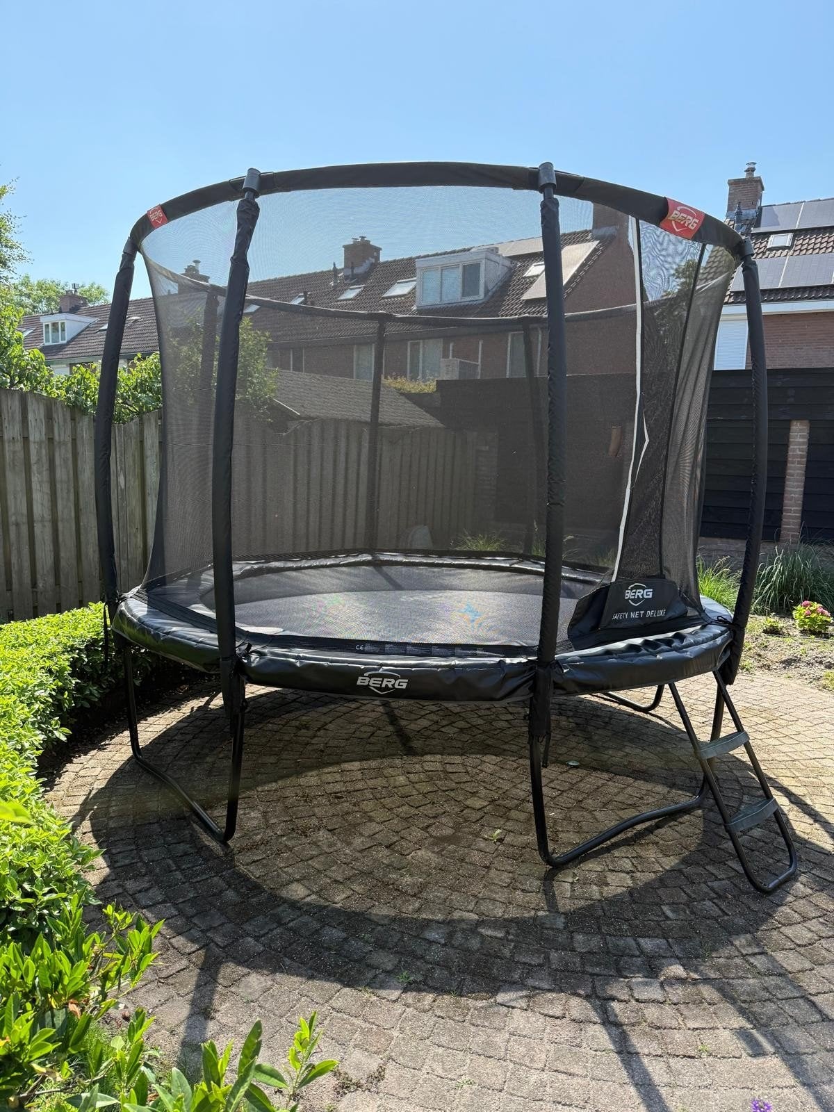 Te koop; grote Berg trampoline incl veiligheidsnet., Ophalen, Zo goed als nieuw