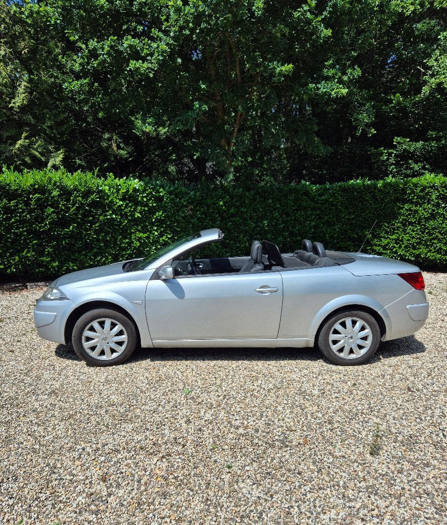 Renault Mégane 1.6 16V Cabrio 2006 Grijs metalic, Auto's, Voorwielaandrijving, 4 cilinders, Cabriolet, 4 stoelen