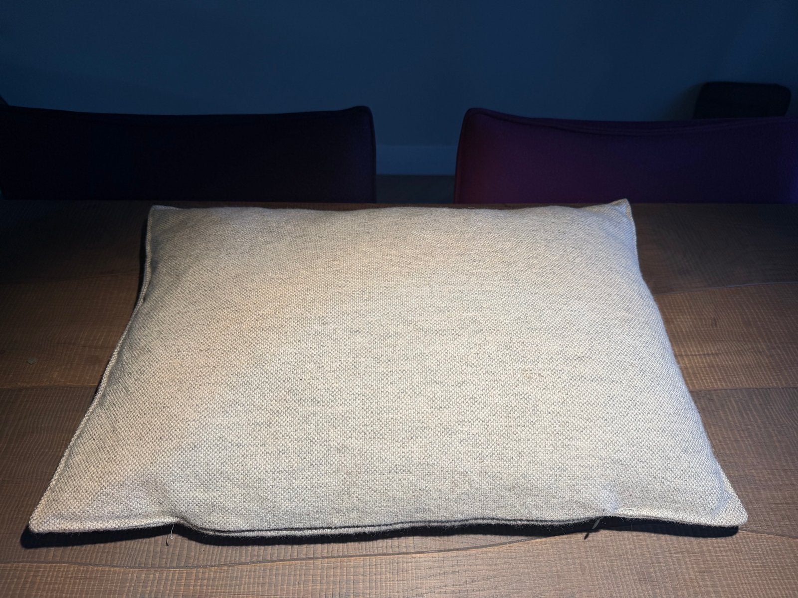 Groot grijs/beige wollen kussen - Design on Stock, Huis en Inrichting, Overige merken, Meerkleurig, Inclusief binnenkussen, Ophalen of Verzenden