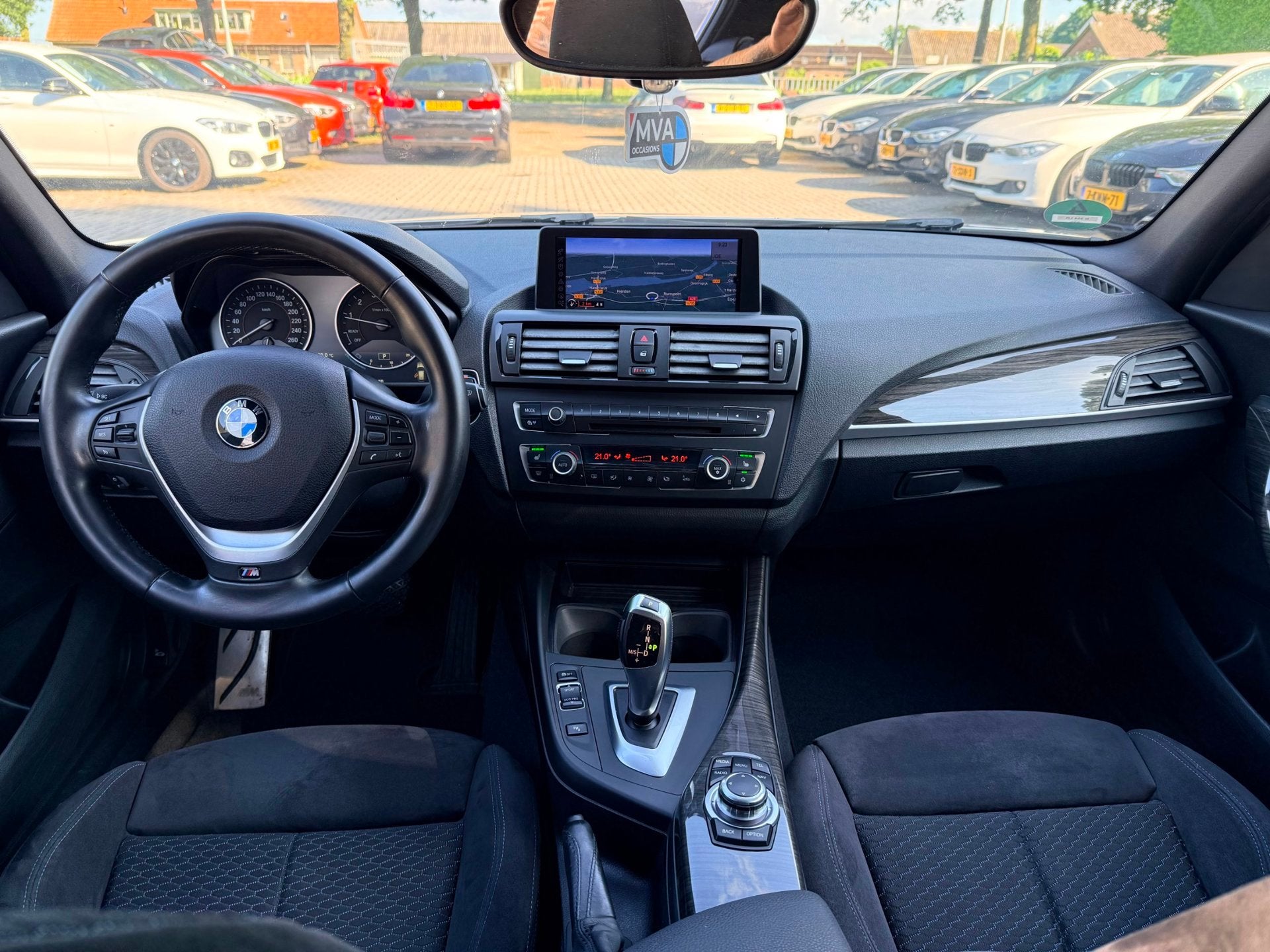 BMW 1-serie 118i Business+ M Sport|Nieuwe Ketting + Klepseal, Auto's, BMW, Euro 5, Achterwielaandrijving, Gebruikt, Zwart