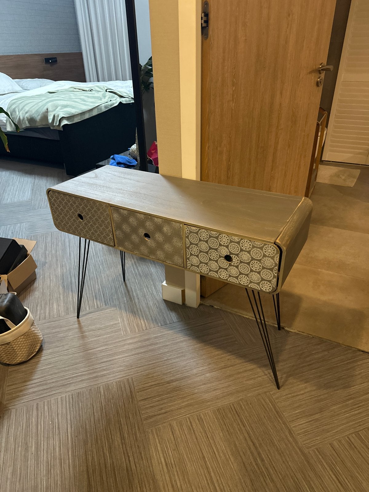 Sidetable met 3 lades en metalen poten, Ophalen, Gebruikt, 100 tot 150 cm, Met lade(s)