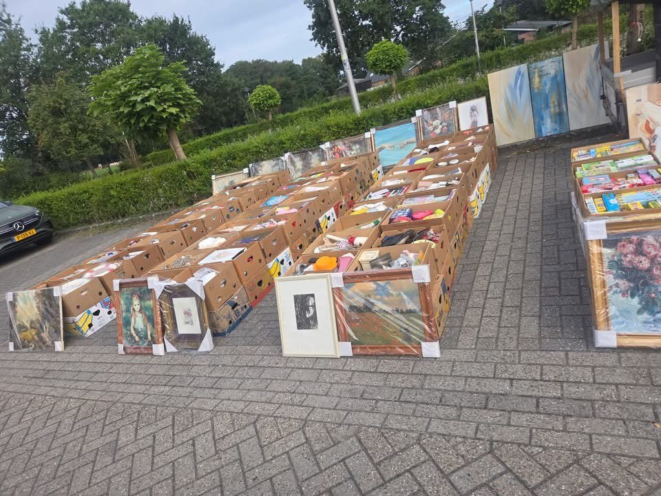 Te koop +\- 65 dozen rommelmarktspullen, Ophalen, Gebruikt