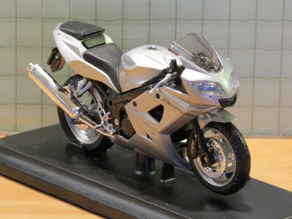 Triumph Daytona 600 1:18 12179 Welly, 5657 ES  Eindhoven Nederland, Nieuw, Ophalen of Verzenden, Toi-Toys International