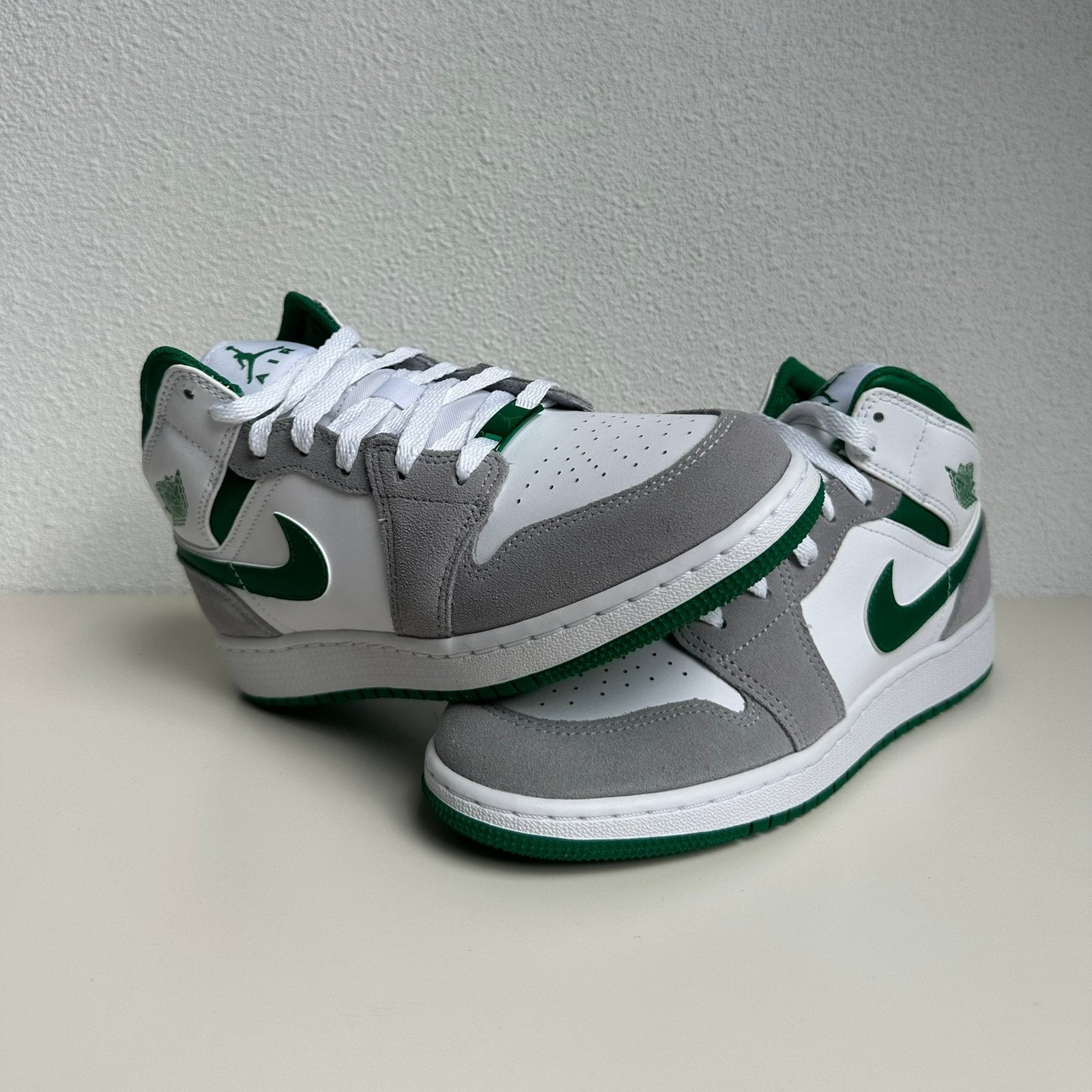 Jordan 1 Mid Green Grey Maat 38.5, Ophalen of Verzenden, Nieuw, Groen, Sneakers of Gympen