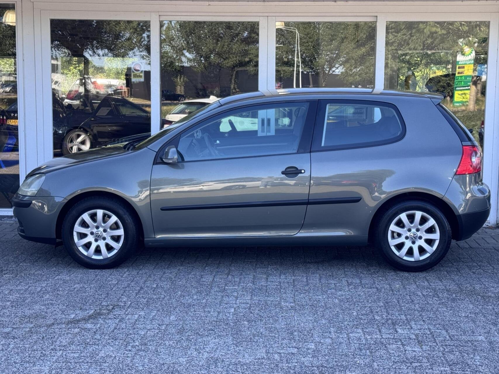Volkswagen Golf 1.6 FSI 115pk 6bakComfortline uitv.,Airco,Lm, Voorwielaandrijving, Gebruikt, Zwart, 4 cilinders