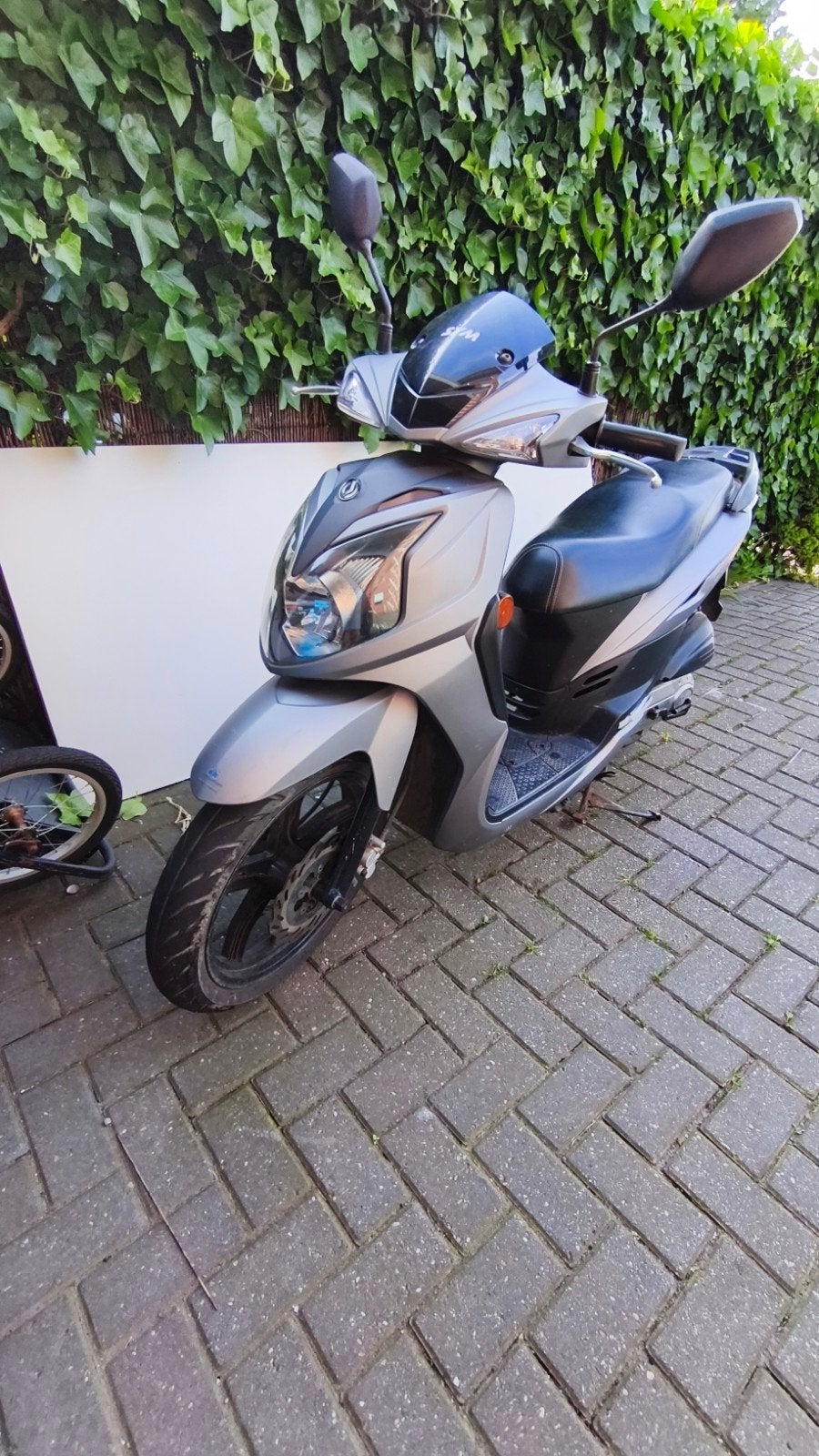 Twee brommers te koop sym symphony en frosti, Ophalen of Verzenden, Gebruikt, Benzine