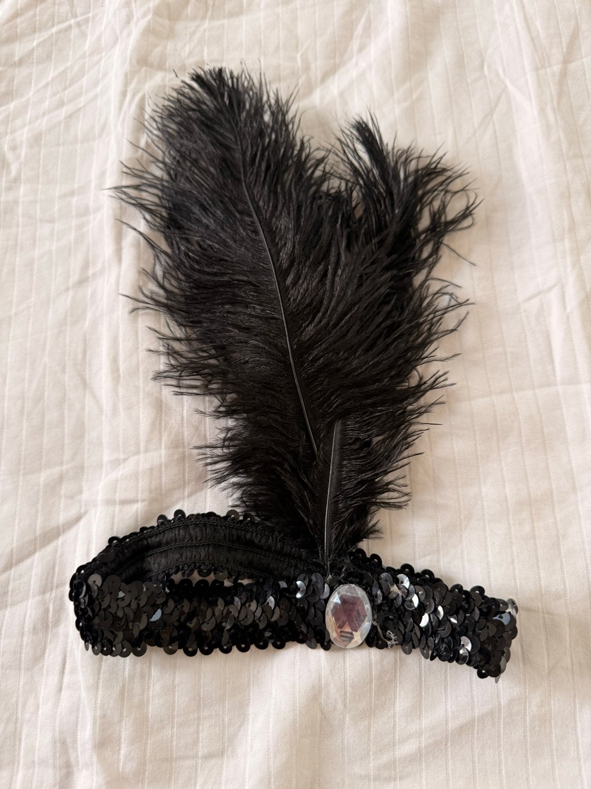 Jaren '20 Flapper Hoofdband met Veer en Pailletten, Ophalen of Verzenden, Zo goed als nieuw, Carnaval, Accessoires