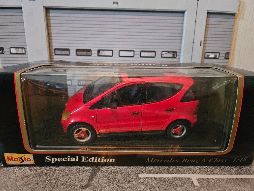 Maisto Mercedes A Class 1997 1/18 in ovp, Ophalen of Verzenden, Gebruikt, Auto, Maisto