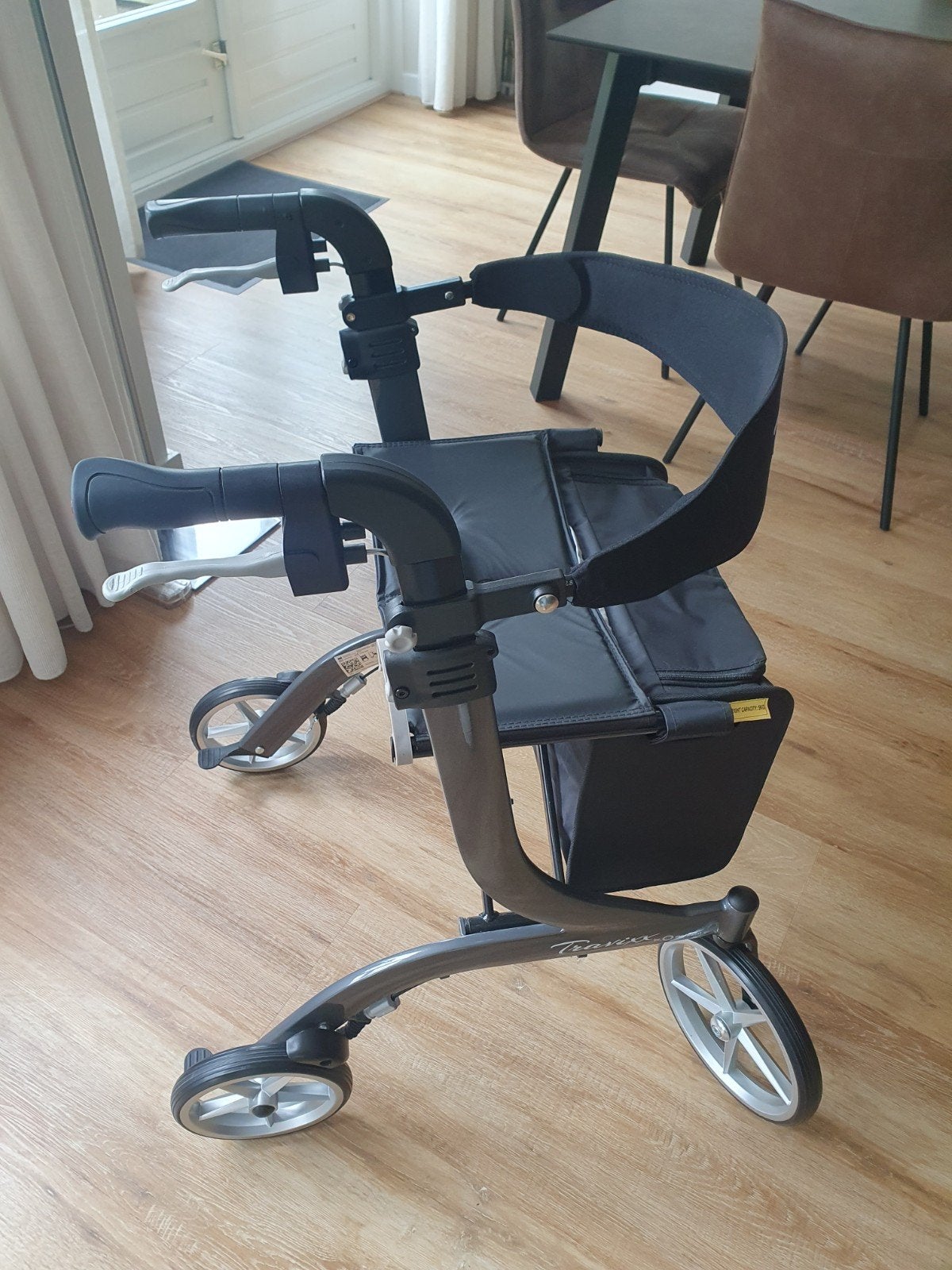 Rollator Travixx by Medipoint, Diversen, Rollators, Ophalen, Lichtgewicht, Zo goed als nieuw