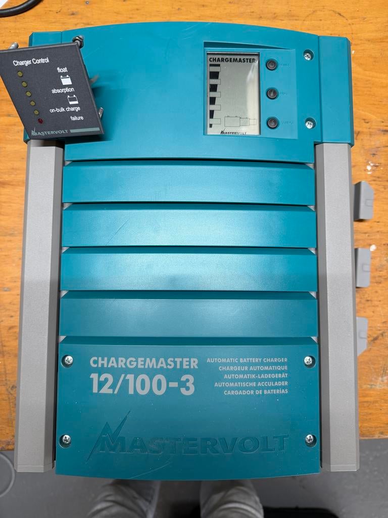 Mastervolt 12/100-3 acculader met charger control, Ophalen of Verzenden, Gebruikt, Motor en Techniek