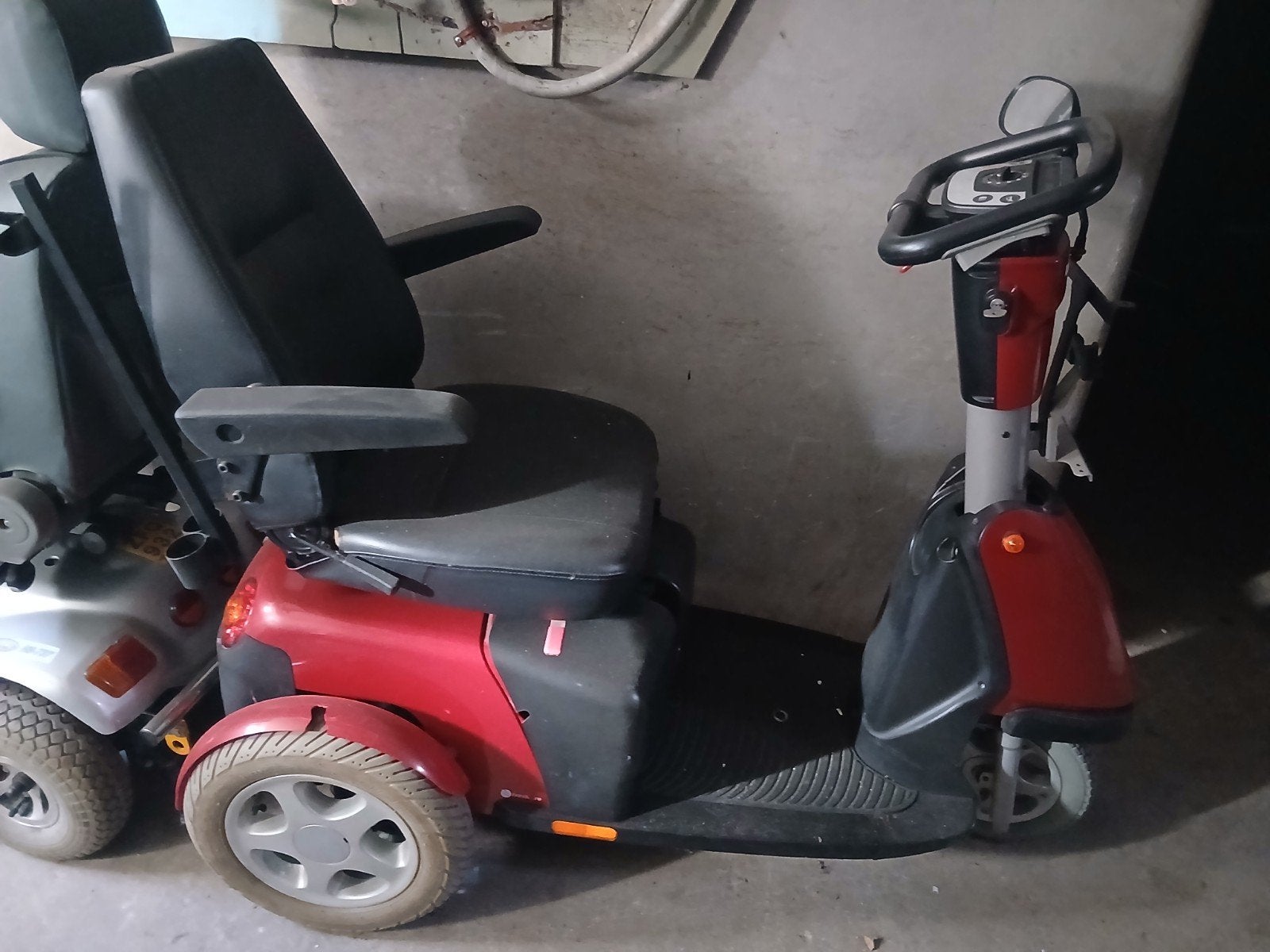 Scootmobiel voor handige klusser of onderdelen...mss rijdt d, Ophalen, Gebruikt