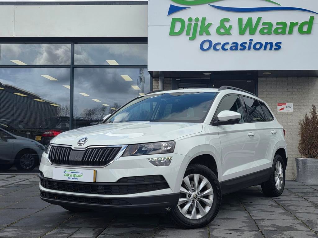 Skoda KAROQ 1.5 TSI Automaat – Leder – Cruise – Naviga, Auto's, Skoda, Gebruikt, Euro 6, 150 pk, Wit