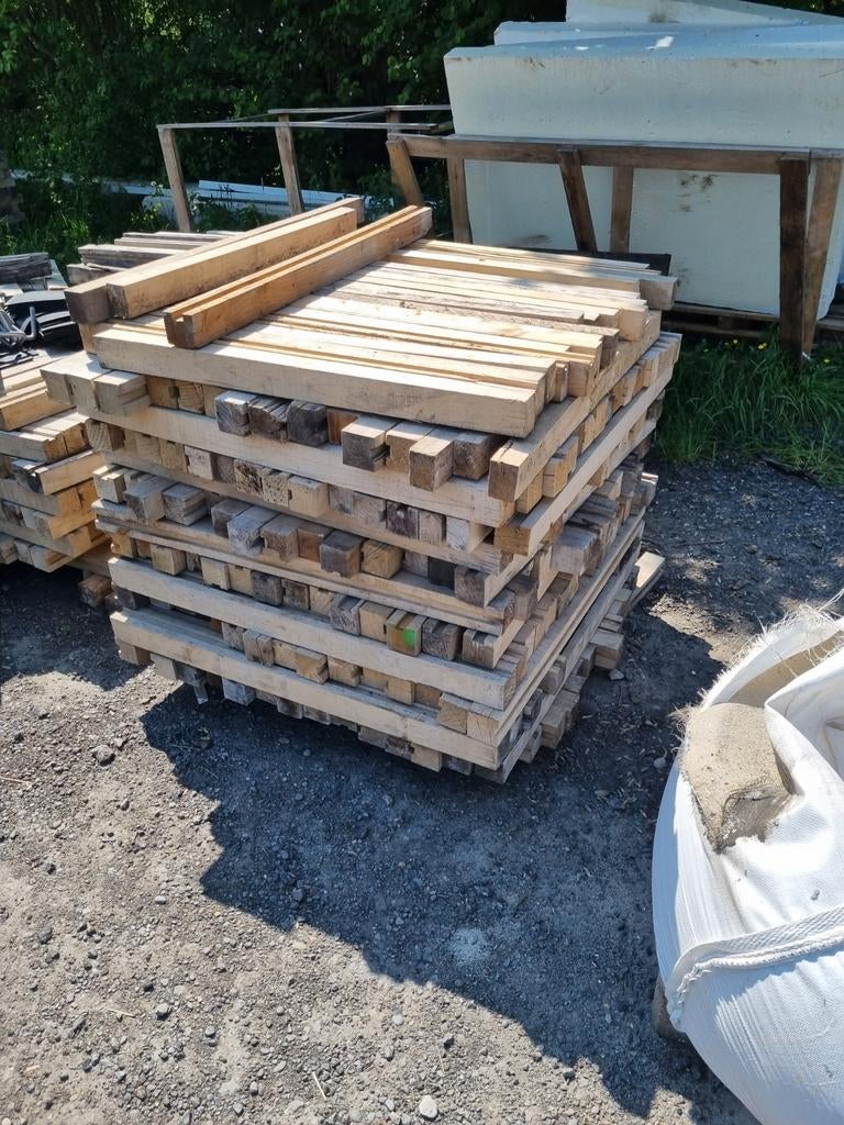 Balken/kachelhout 105cm 6,5x7cm 1150stuks., Doe-het-zelf en Verbouw, Hout en Planken, Ophalen of Verzenden, Balk, Vuren, 50 mm of meer