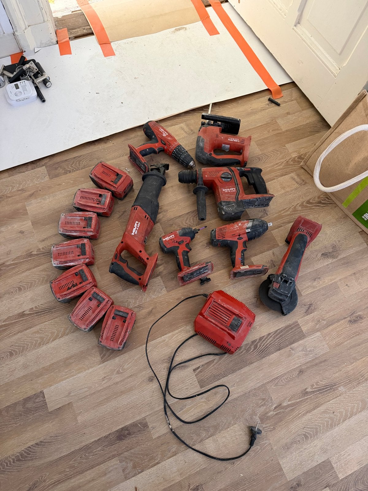 Hilti Gereedschap Set met Accu's en Lader, Ophalen, Gebruikt, Boormachine