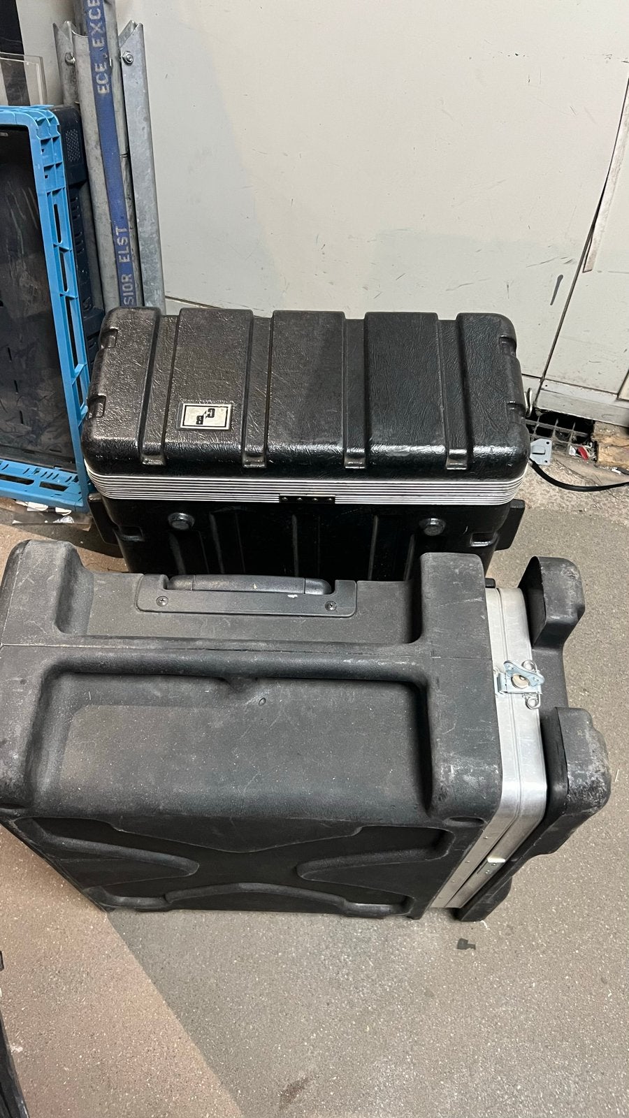 SKB 19" Flightcase met wielen en handvat, Verzenden, Gebruikt, Flightcase