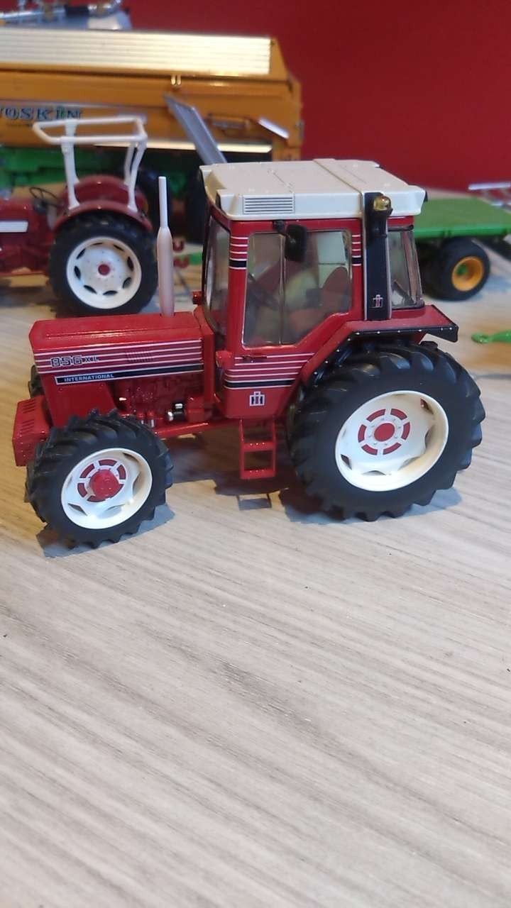 International 856, Ophalen of Verzenden, Tractor of Landbouw, Universal Hobbies