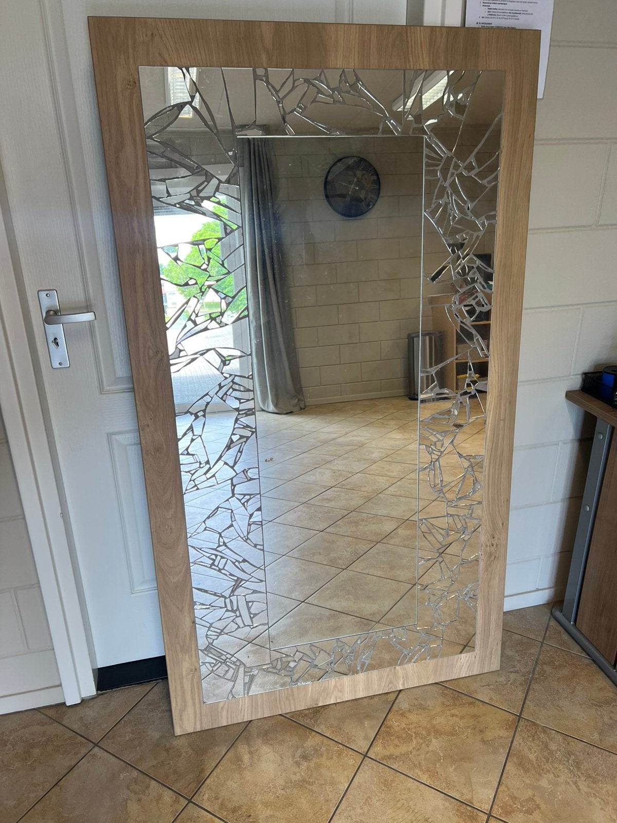 Grote brede spiegel op stevige plaat., Ophalen, 125 cm of meer, Zo goed als nieuw, Minder dan 100 cm