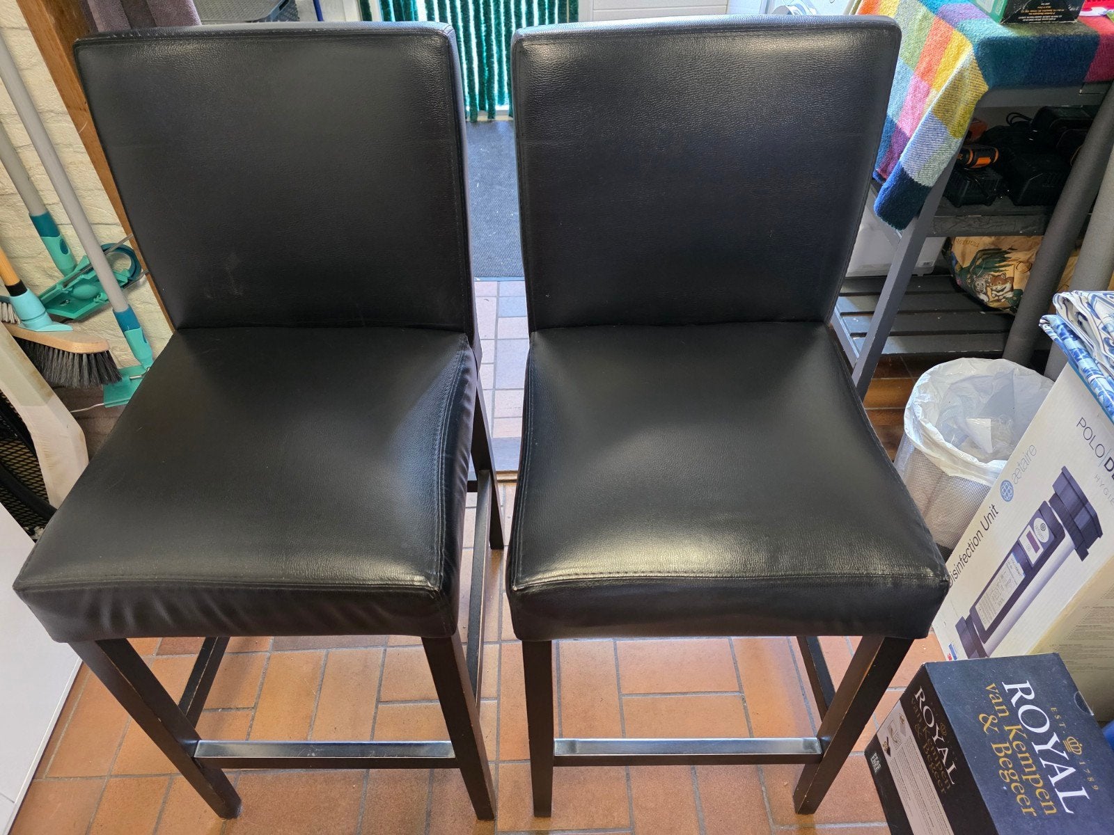 Gratis op halen! Set van 2 barkrukken met hoge rugleuning, Huis en Inrichting, Barkrukken, Ophalen, Gebruikt, Met voetsteun, 90 cm of meer