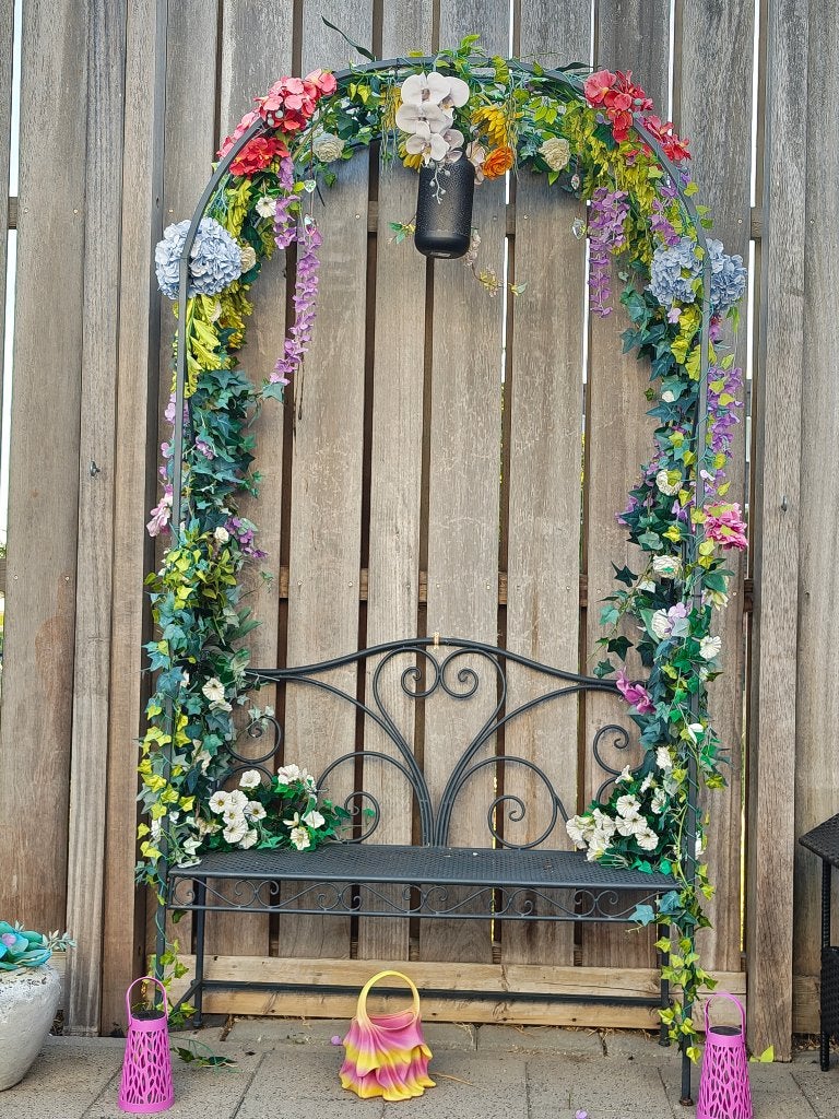 Decoratieve tuinbank met bloemenboog, Ophalen, Gebruikt, Metaal