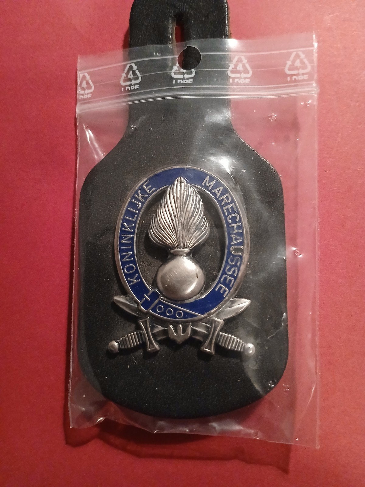 Koninklijke Marechaussee Embleem - Nieuw in verpakking, Verzenden, Marechaussee, Nederland, Embleem of Badge