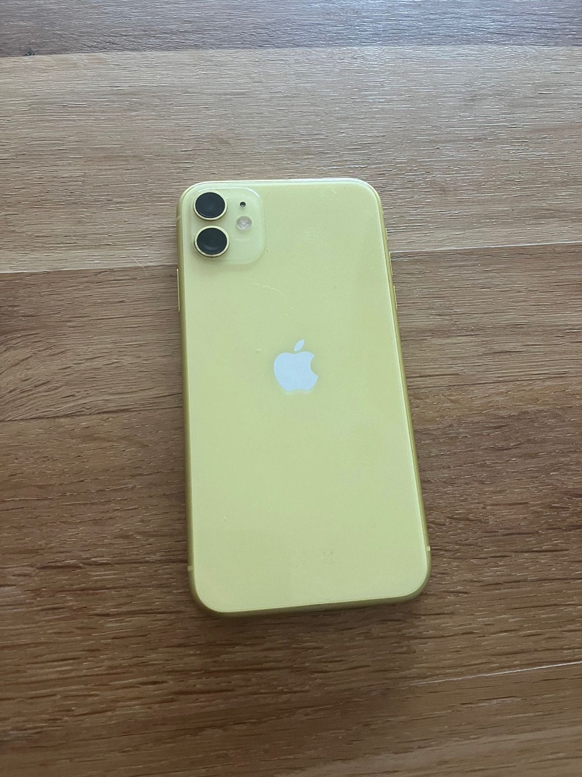 iPhone 11 64GB met barst in scherm, batterij 68%, Ophalen, Gebruikt, 64 GB, IPhone 11