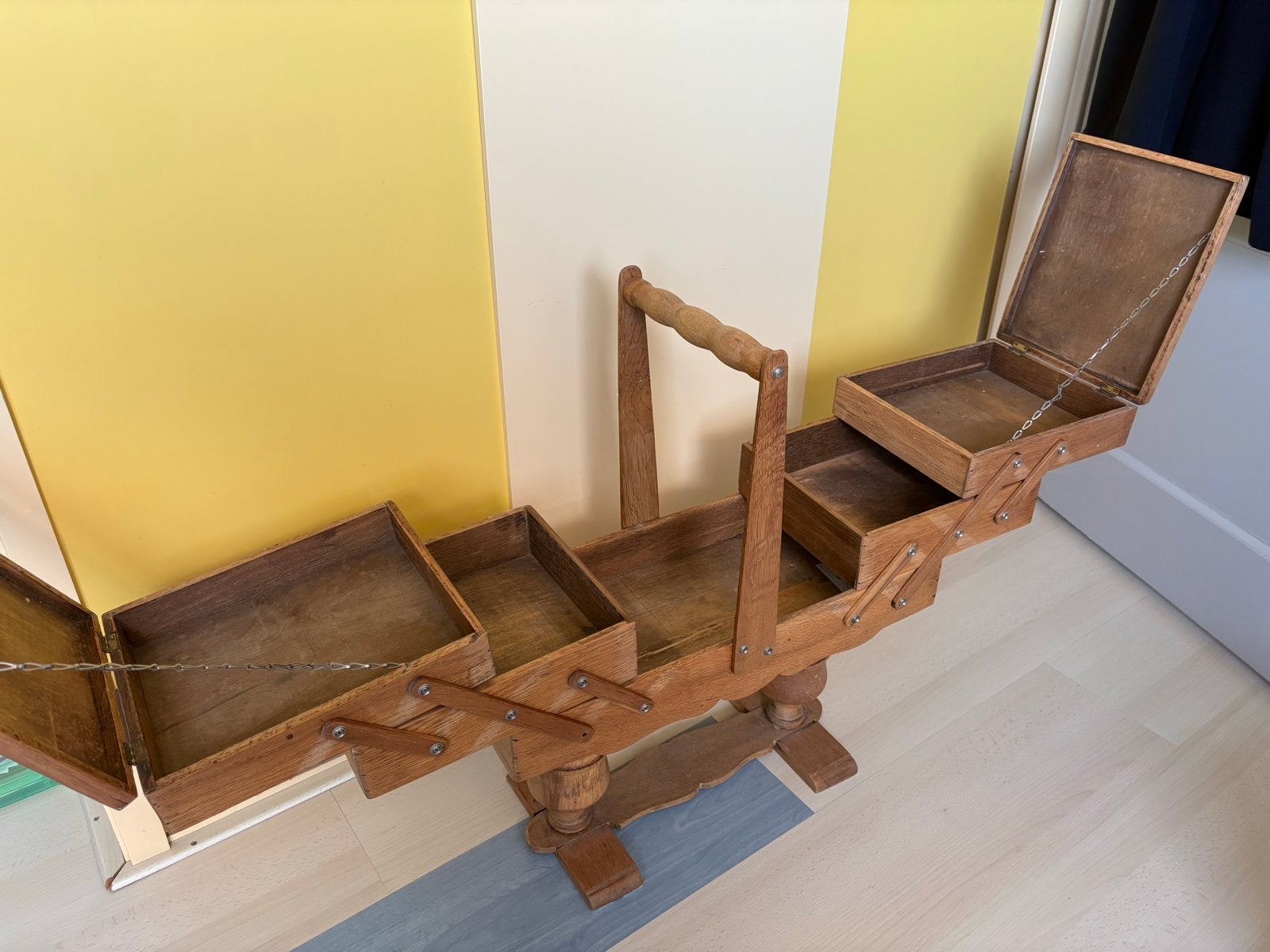 Vintage houten naaikist op poten - Uitklapbaar, Ophalen, Gebruikt, Overige typen