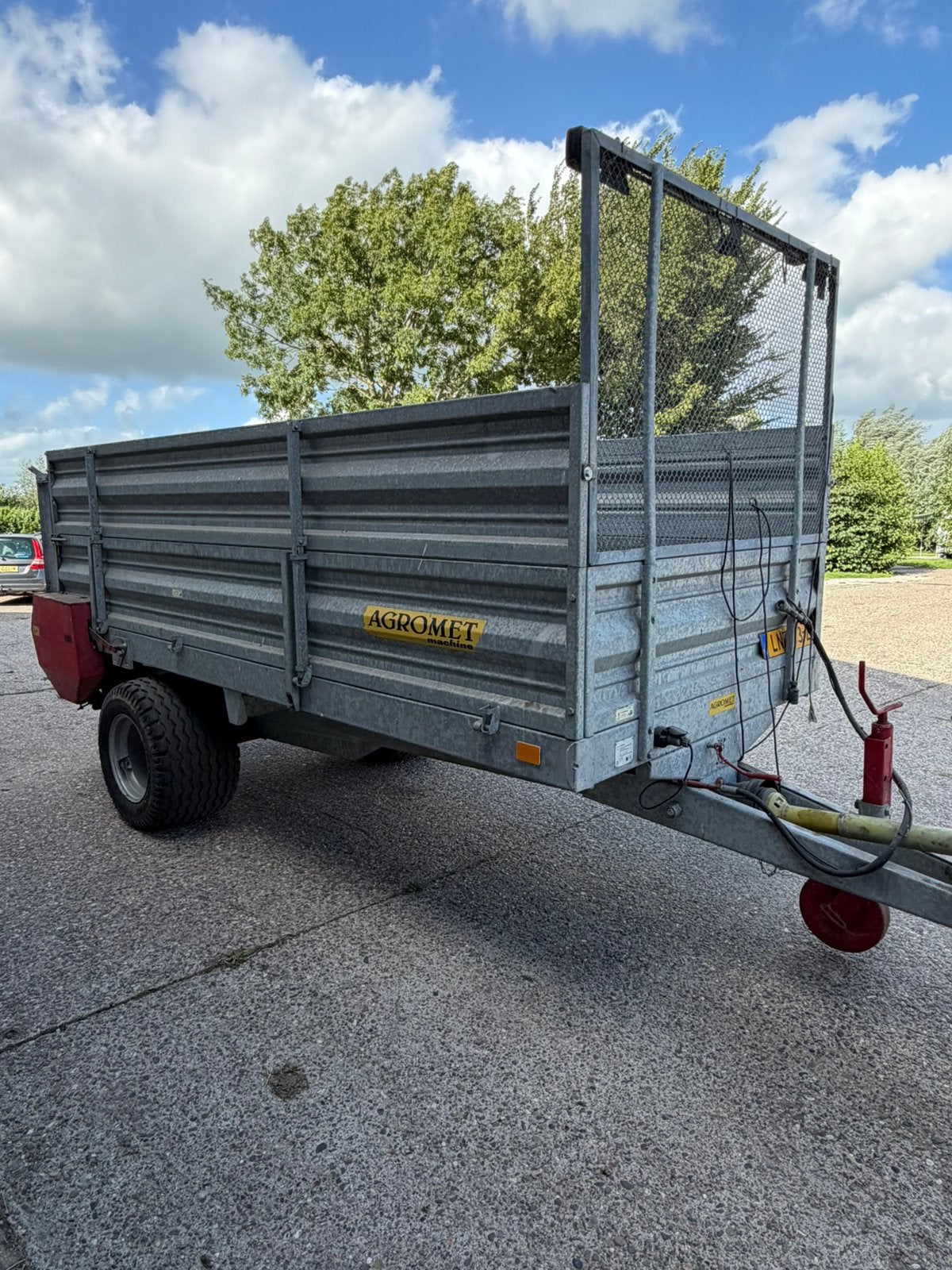Agromet ruige mest wagen, Ophalen
