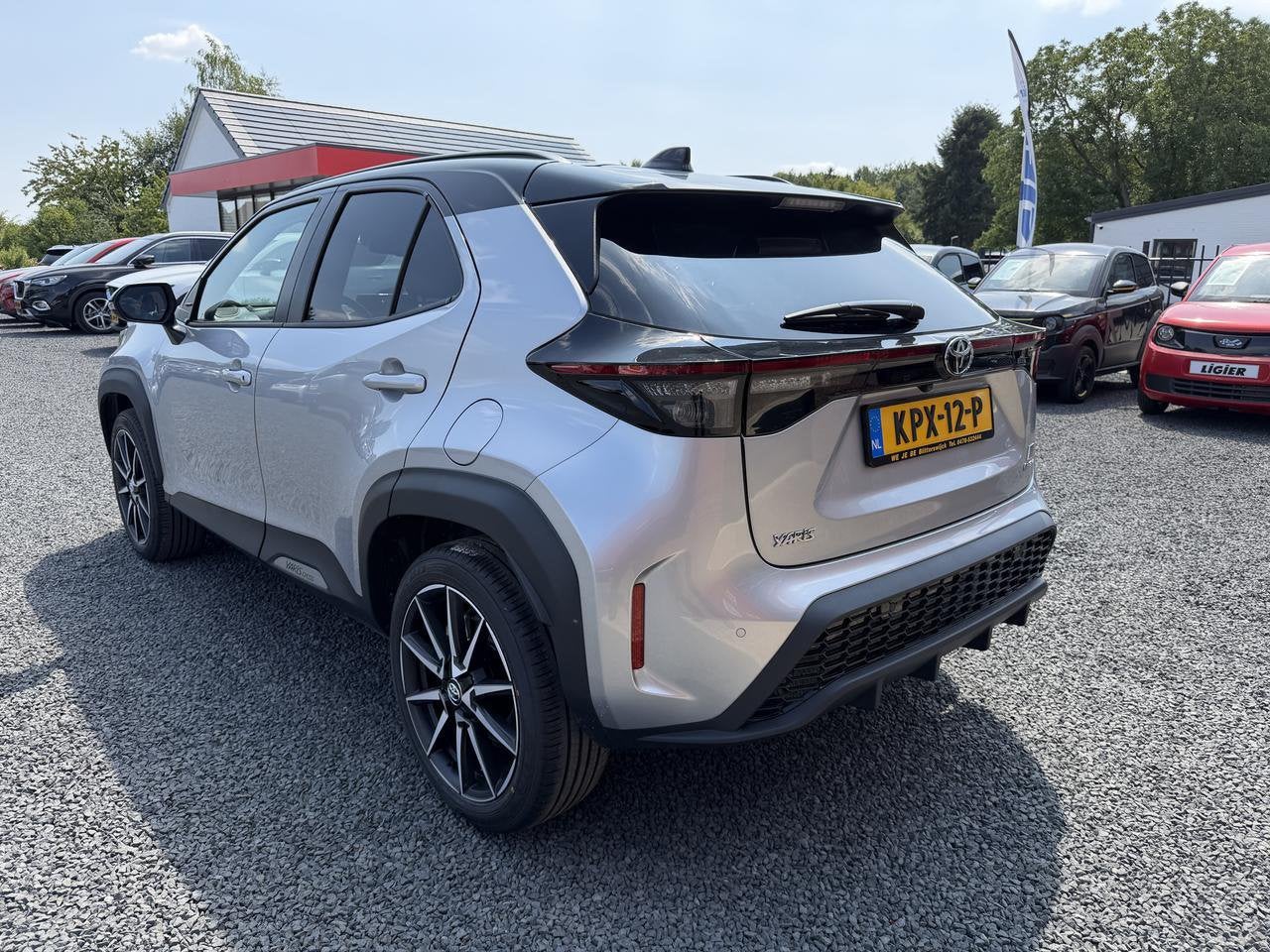 Toyota Yaris Cross HEV 1.5 130PK GR SPORT (bj 2026), Auto's, Metallic lak, Gebruikt, Zwart, Met garantie (alle)
