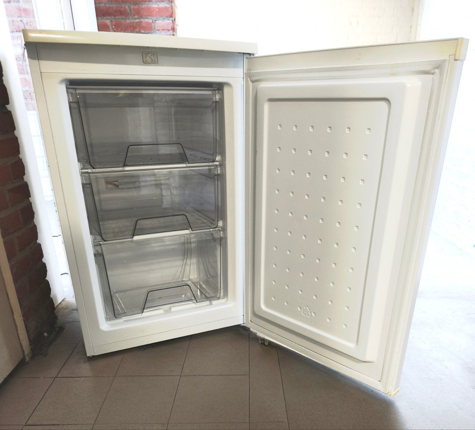Tafelmodel A+ vrieskast in zeer nette staat werkt super., Witgoed en Apparatuur, Gebruikt, Minder dan 60 cm, Energieklasse A of zuiniger