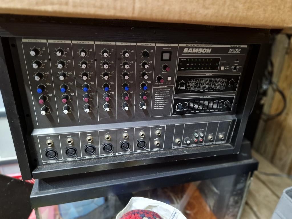 Versterkers en mengpanelen voor muziekinstrumenten, Ophalen of Verzenden, Gebruikt, 20 kanalen of meer, Microfooningang