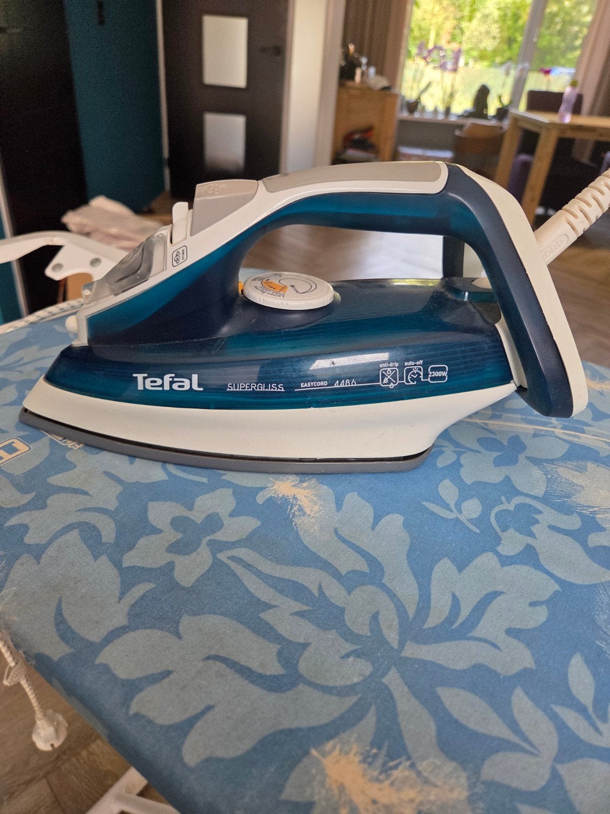 Te koop  strijkplank van Leifheit strijkijzer van Tefal, Ophalen, Zo goed als nieuw