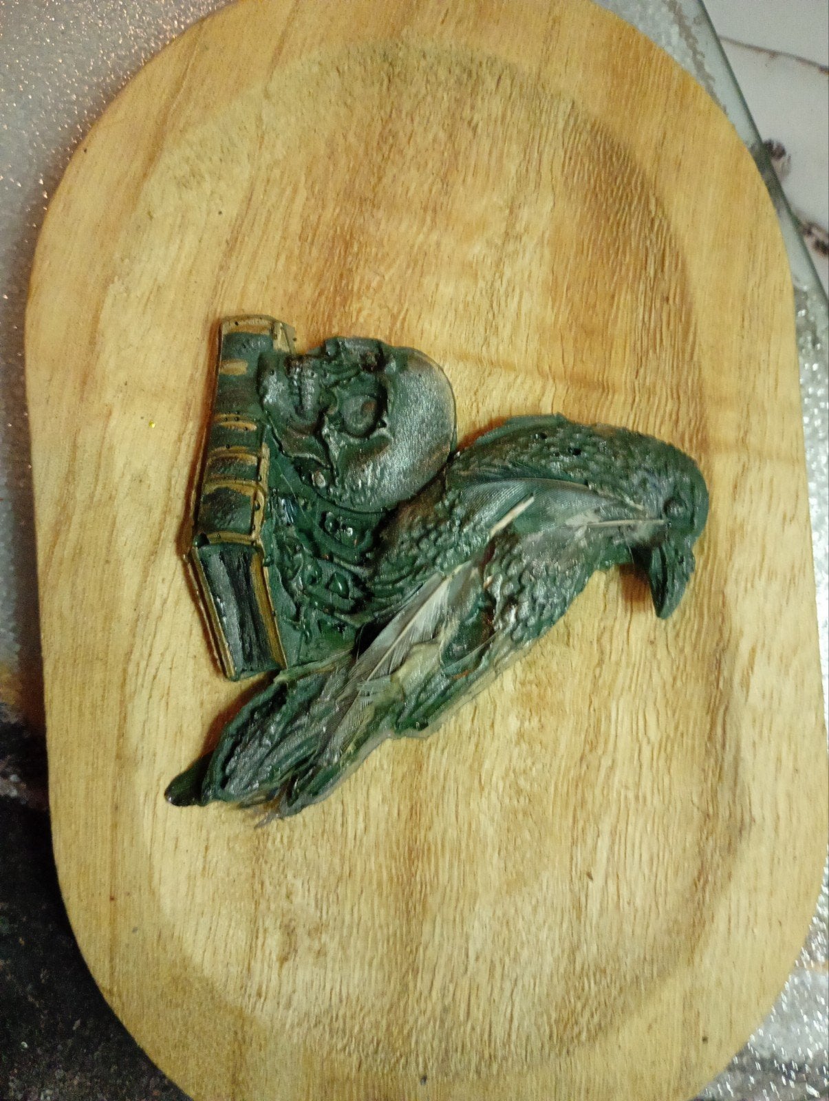 Handgemaakte raaf met echte veren en schedel, Antiek en Kunst, Minder dan 20 cm, Natuurlijk materiaal, Ophalen of Verzenden, Handgemaakt