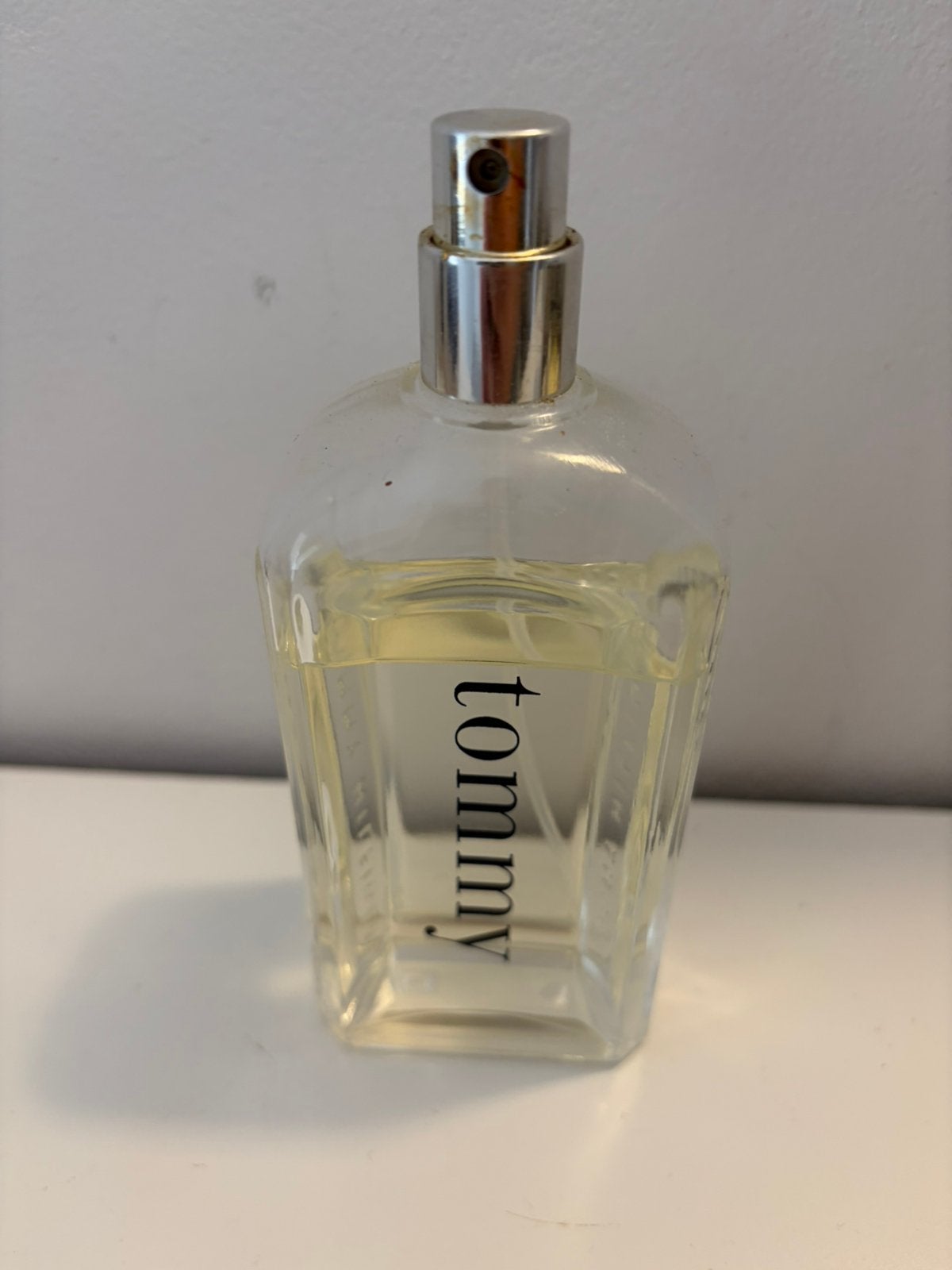 Tommy Hilfiger Tommy Eau de toilette 70/100 ml, Sieraden, Tassen en Uiterlijk, Ophalen of Verzenden, Gebruikt