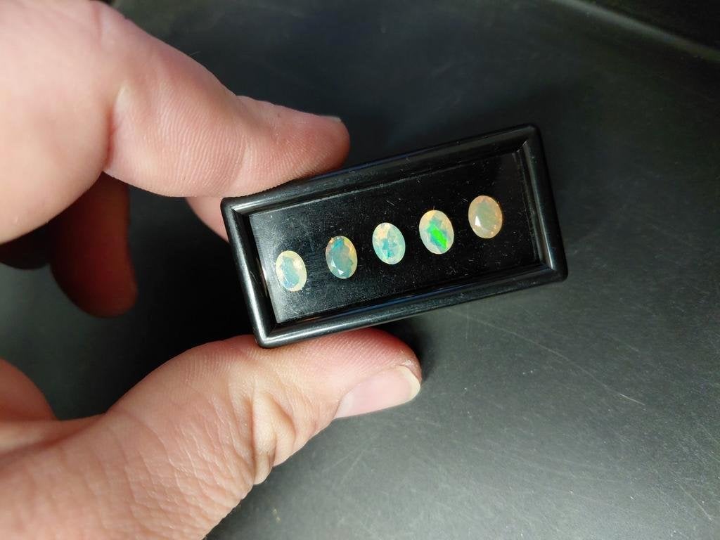 5 mooie hand geslepen opalen, Ophalen of Verzenden