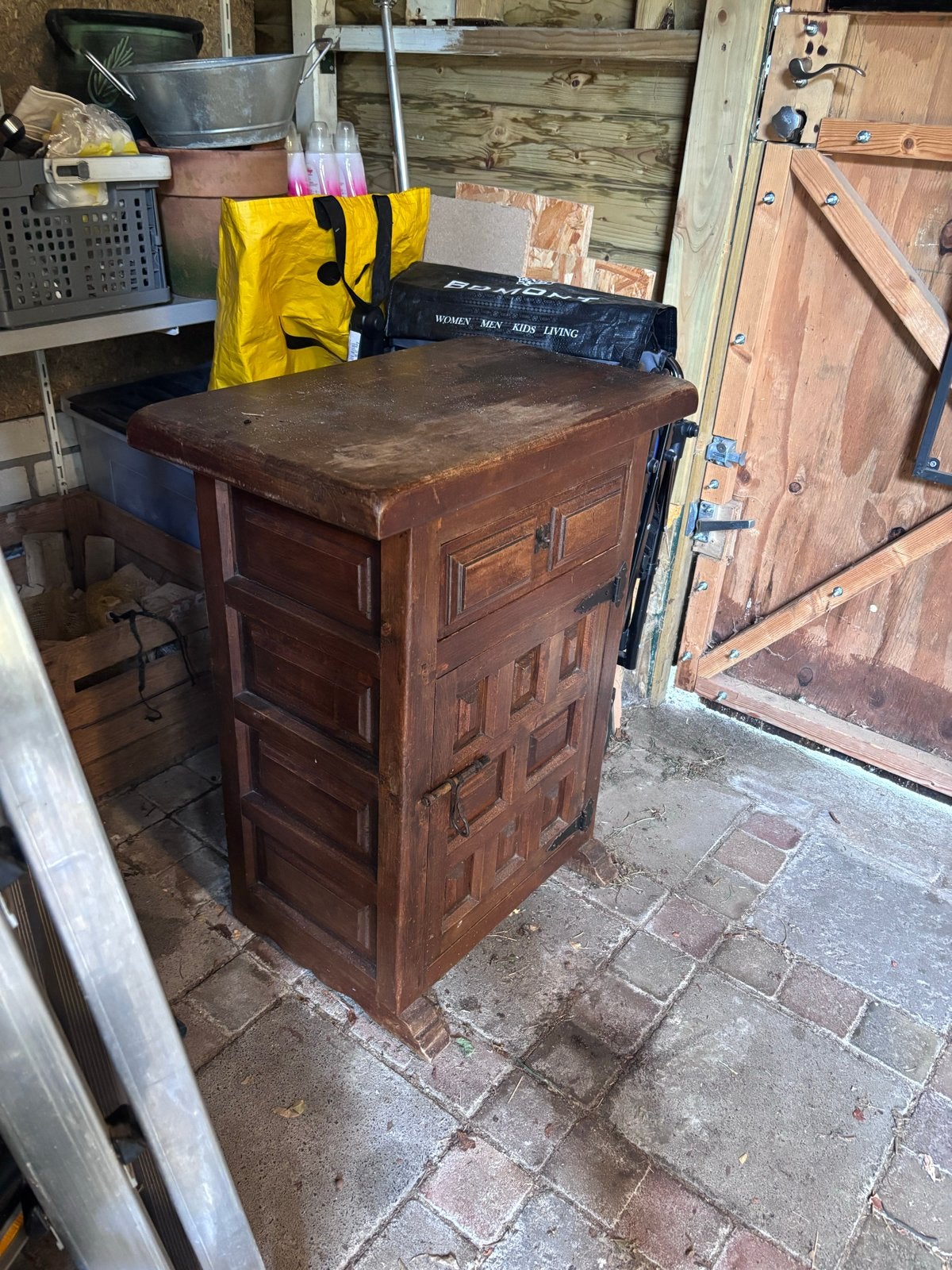 Gratis Spaans massief houten kastje met lade en deur, Antiek en Kunst, Ophalen