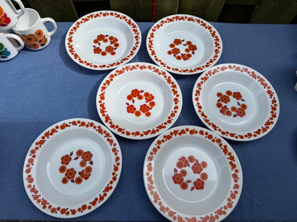 Arcopal Lotus Set van 6 diepe borden, Antiek en Kunst, Antiek | Servies los, Ophalen of Verzenden