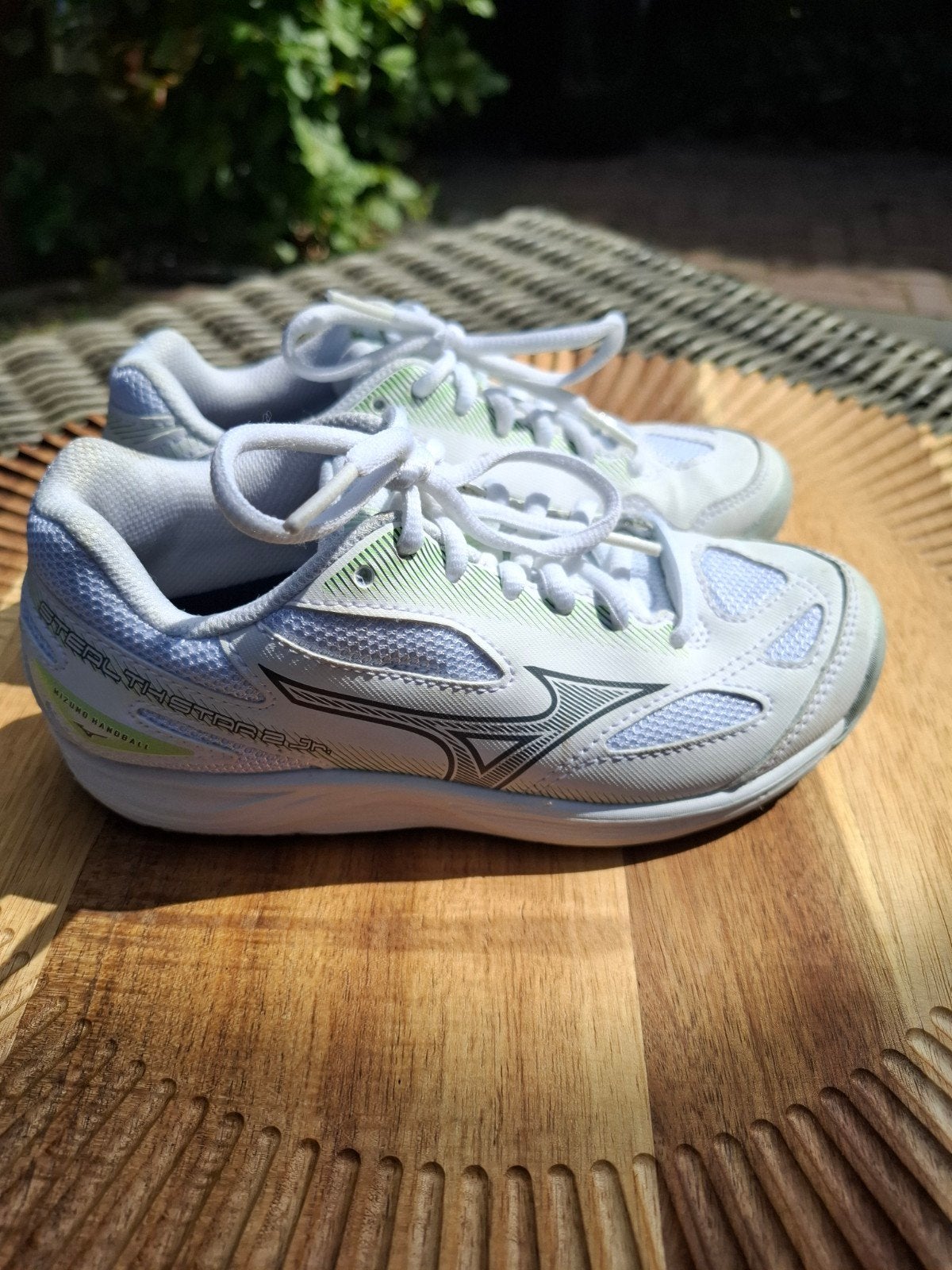 Asics Upcourt 6 zaalschoenen - maat 32,5, Ophalen, Zo goed als nieuw, Schoenen